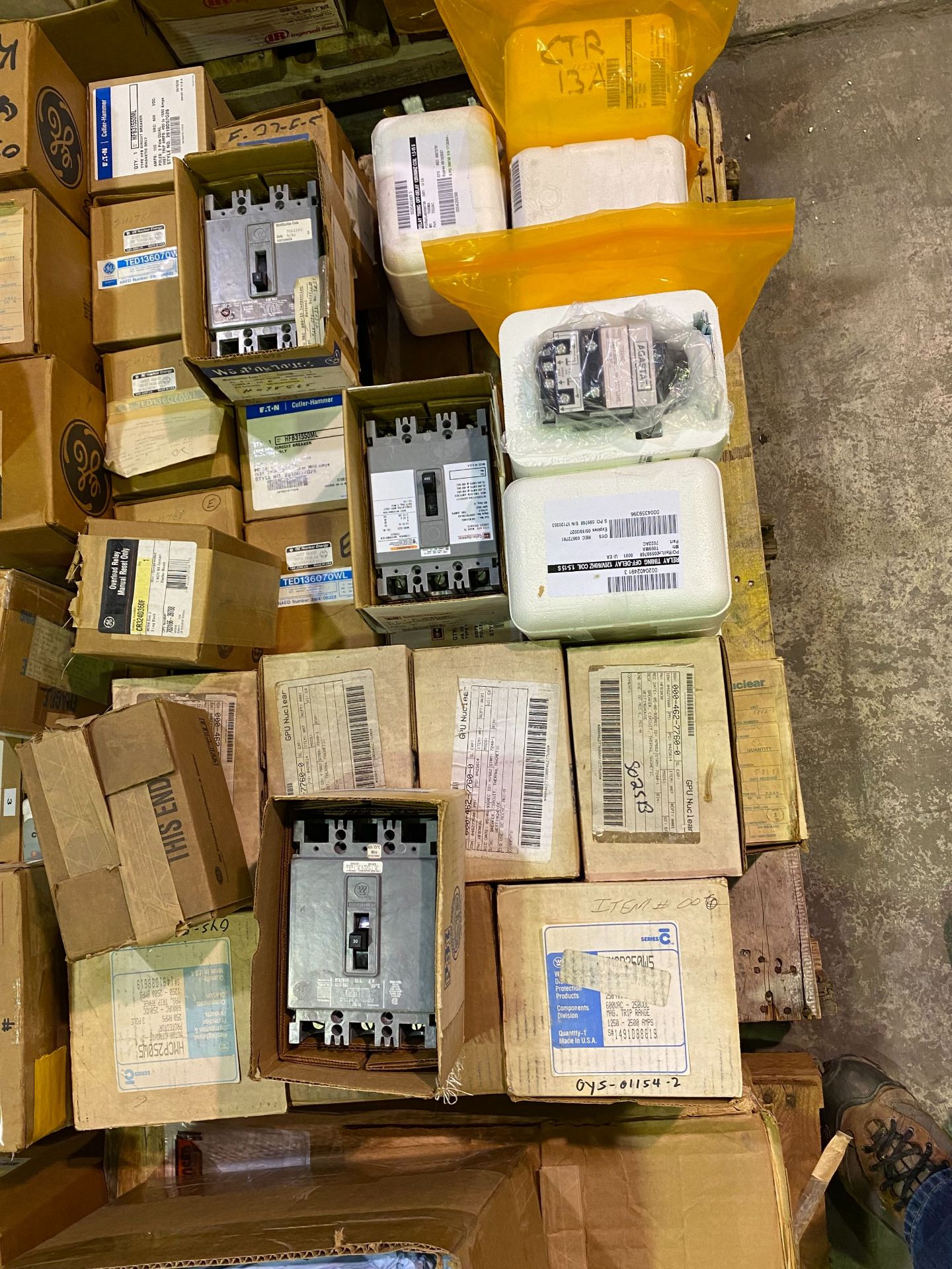 PALLET OF BREAKERS, TIMERS, RELAYS & MISC. - Image 9 of 10