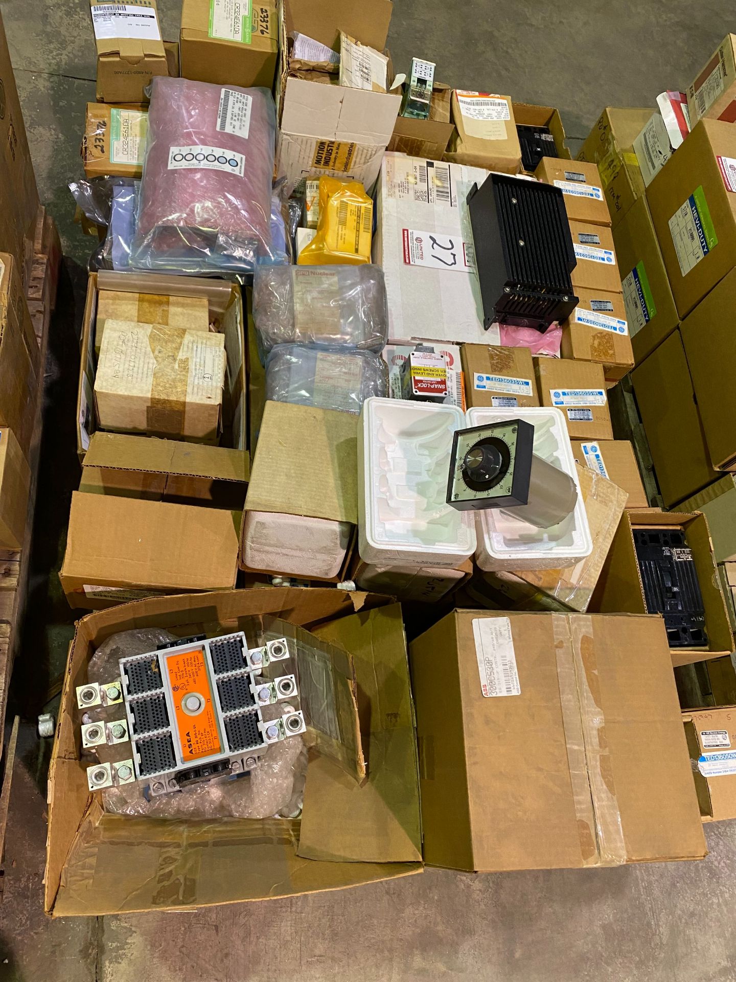 PALLET OF BREAKERS, RELAYS, SWITCHES & MISC. - Image 8 of 8