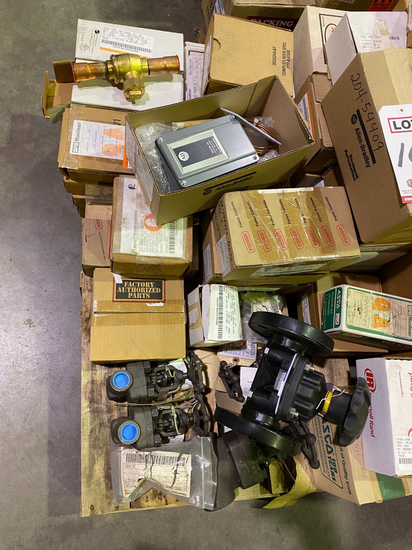 PALLET OF GAGES, VALVES, REGULATORS, CONTROLLERS & MISC. - Image 6 of 8