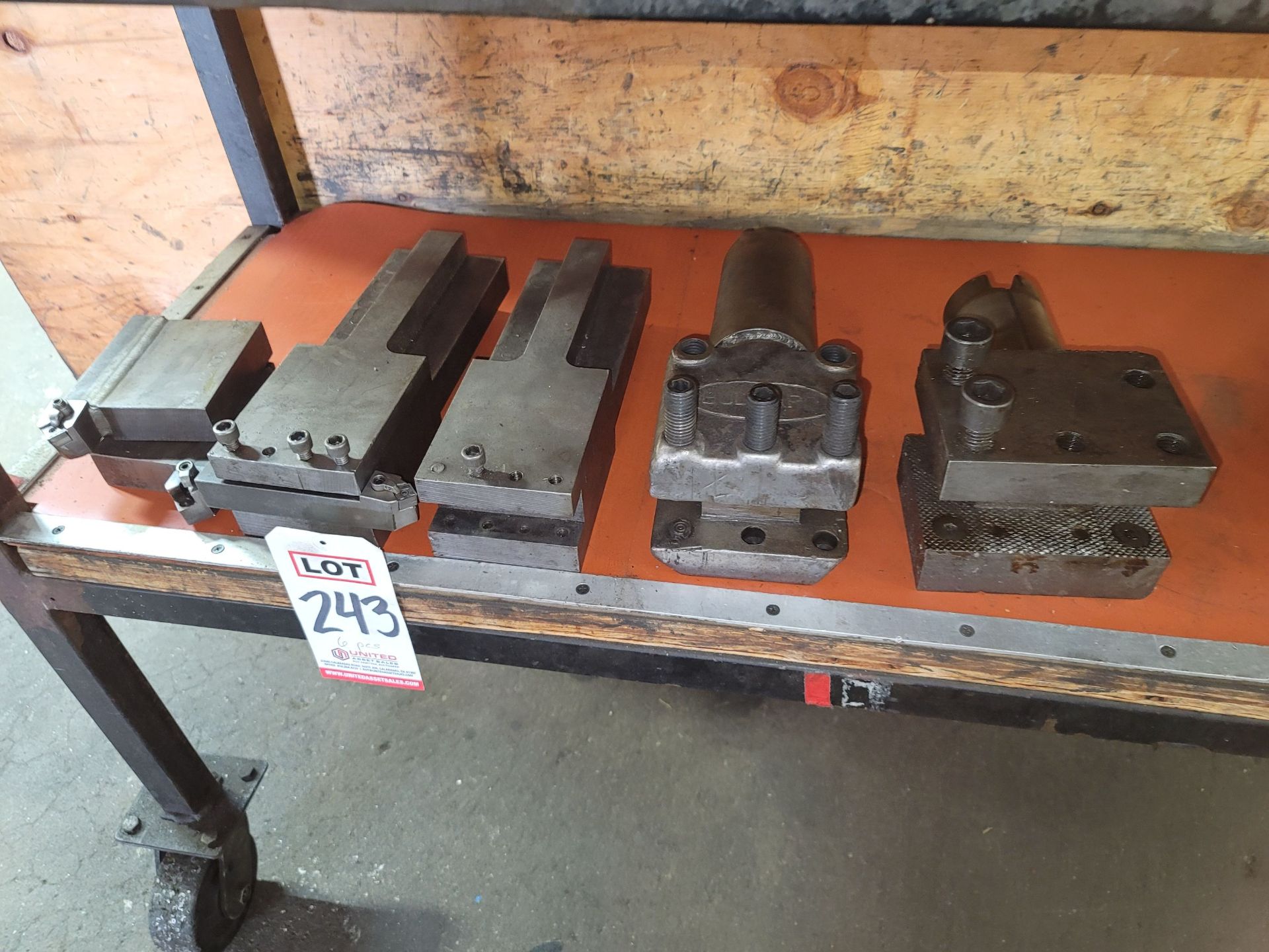 LOT - (2) INSERT CUTTING TOOLS AND (4) TOOL HOLDERS FOR THE VERTICAL TURRET LATHES