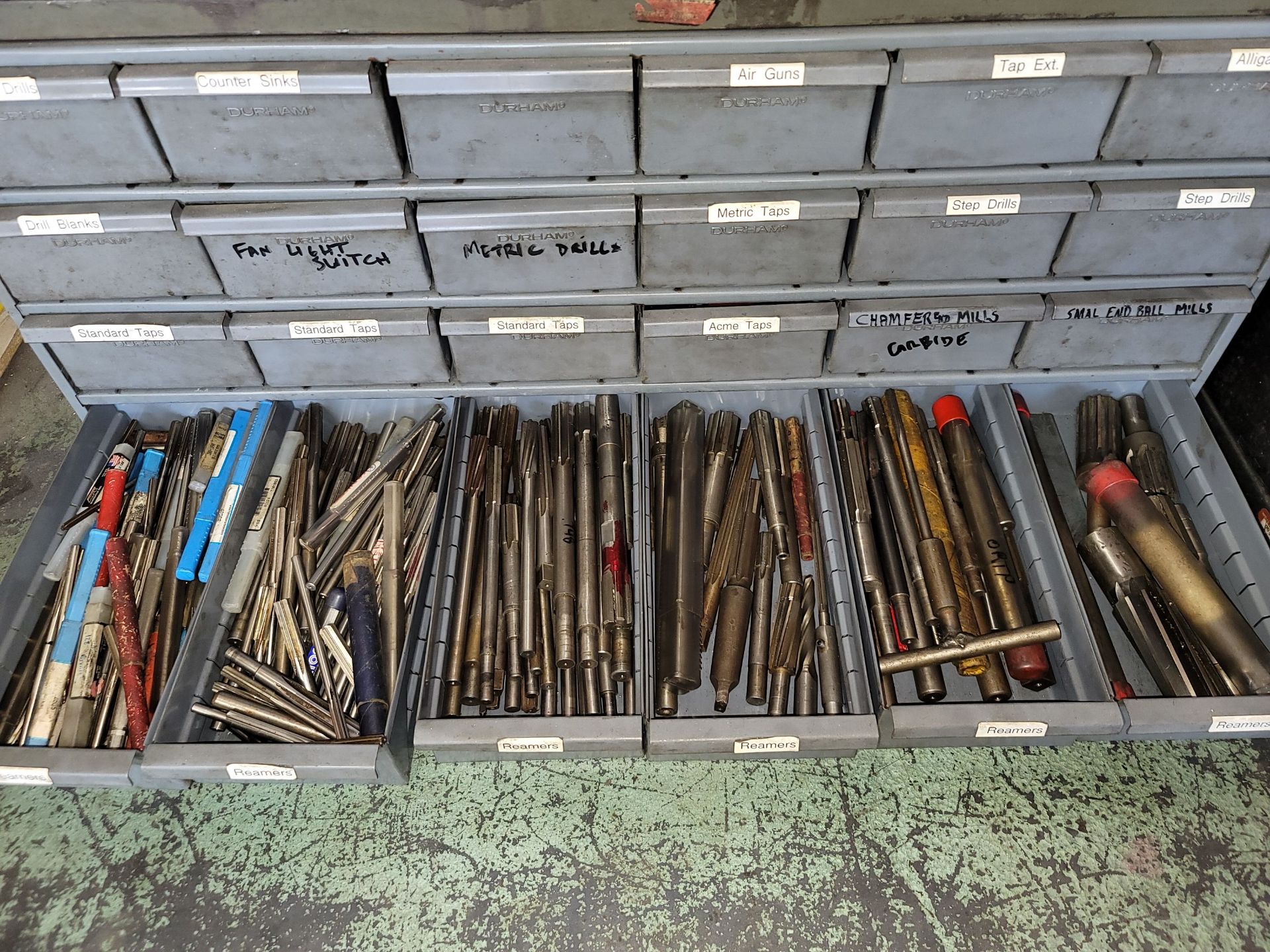 24-DRAWER BENCHTOP PARTS CABINET, W/ CONTENTS: CENTER DRILLS, COUNTERSINKS, TAPS, REAMERS, ETC. - Image 5 of 5