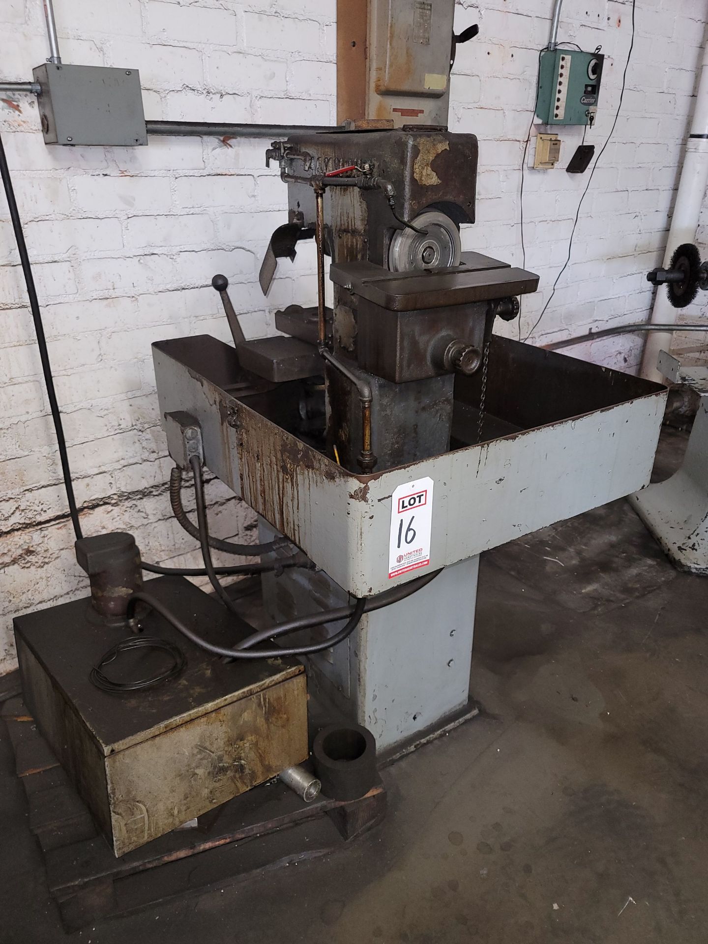 HAMMOND CARBIDE TOOL GRINDER, 6" WHEEL, NO DATA TAG