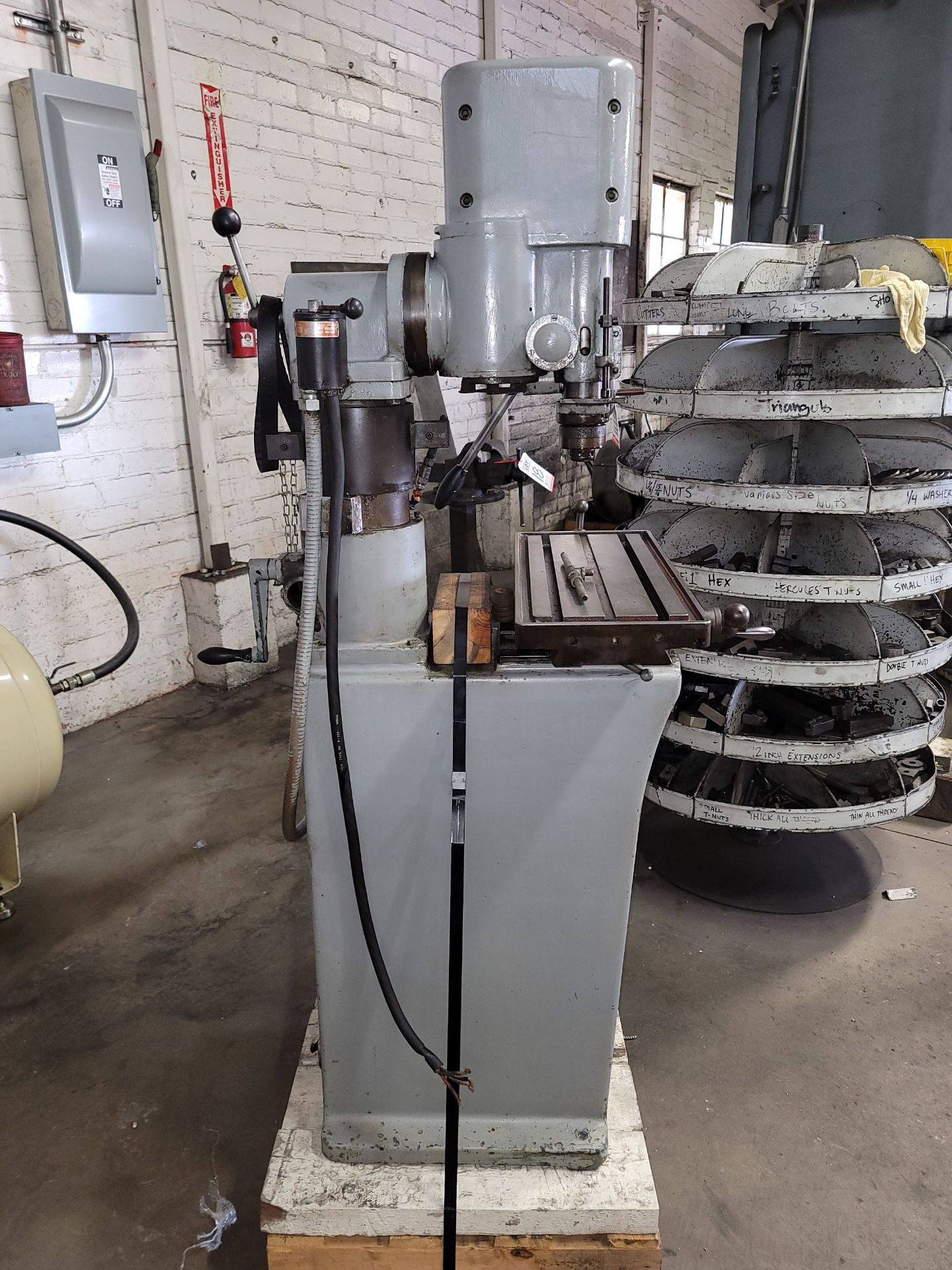 ARBOGA MASKINER EM825 MILLING & DRILLING MACHINE, 22" X 10" TABLE, S/N 164526 - Image 2 of 3