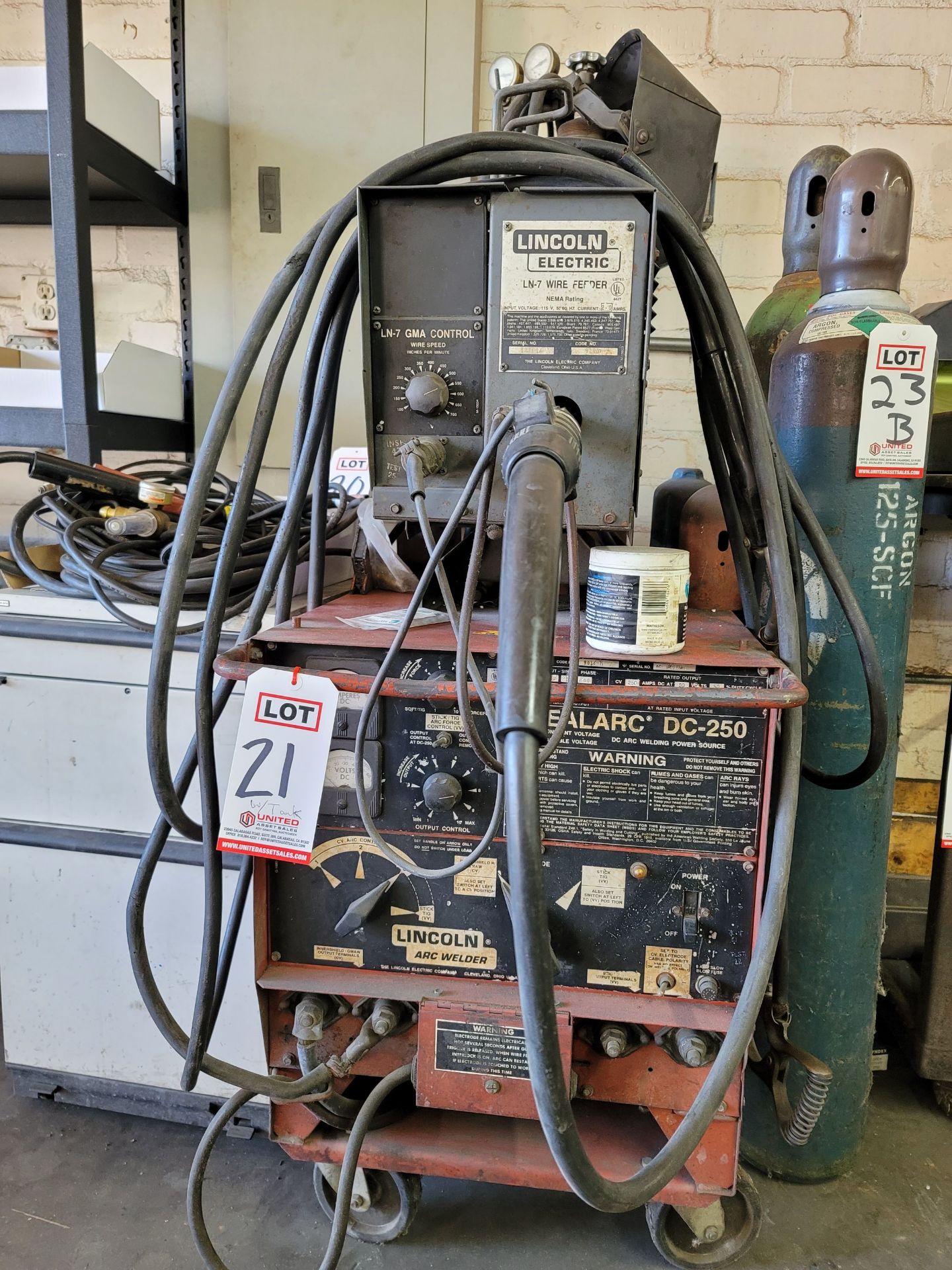 LOT - LINCOLN IDEALARC DC-250 WELDING POWER SOURCE, S/N AC-640263, W/ LINCOLN LN-7 WIRE FEEDER,