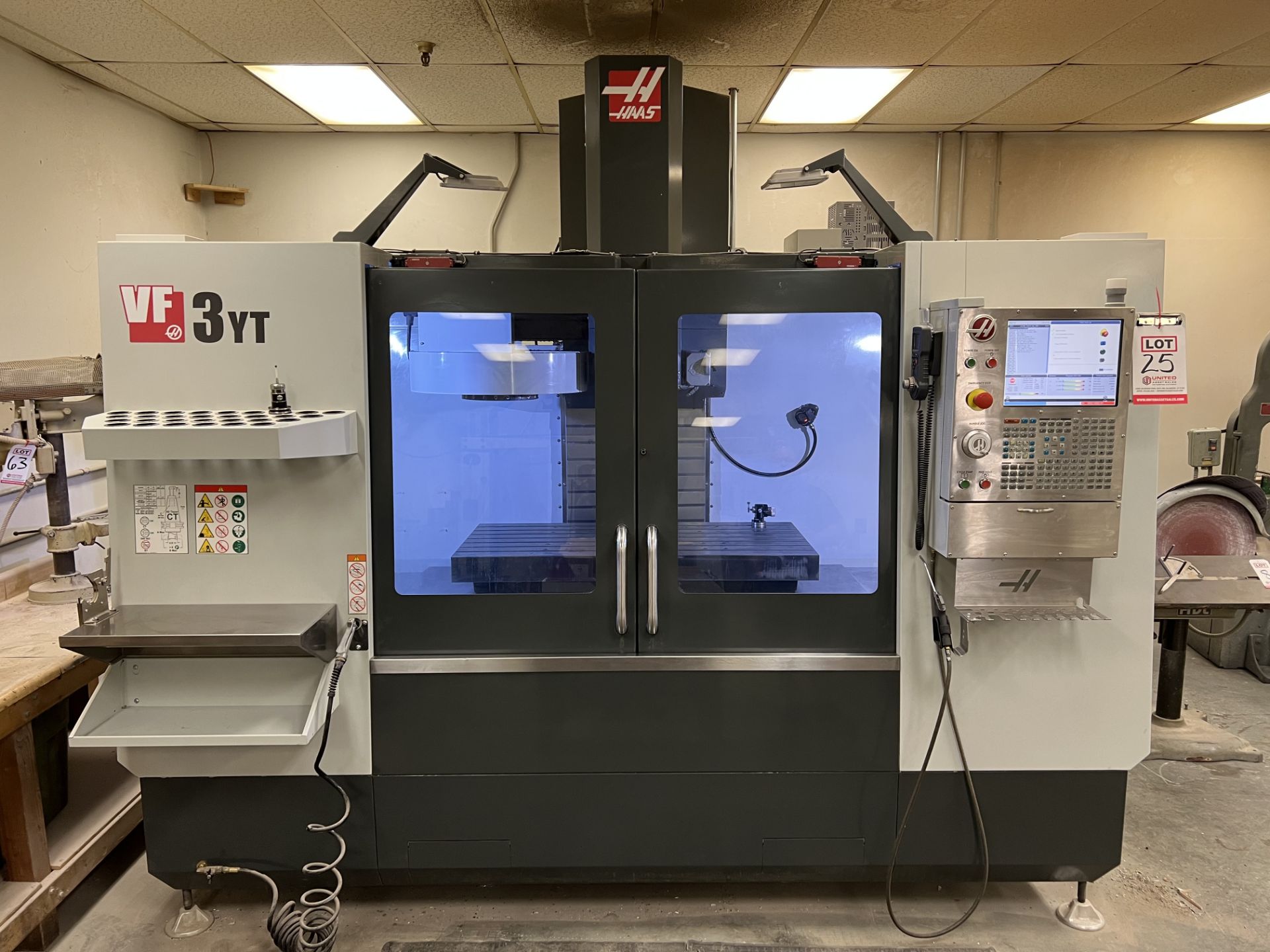 2018 HAAS VF-3YT VERTICAL MACHINING CENTER,POWER ON TIME HOURS IS LESS THAN 740! - Image 16 of 31