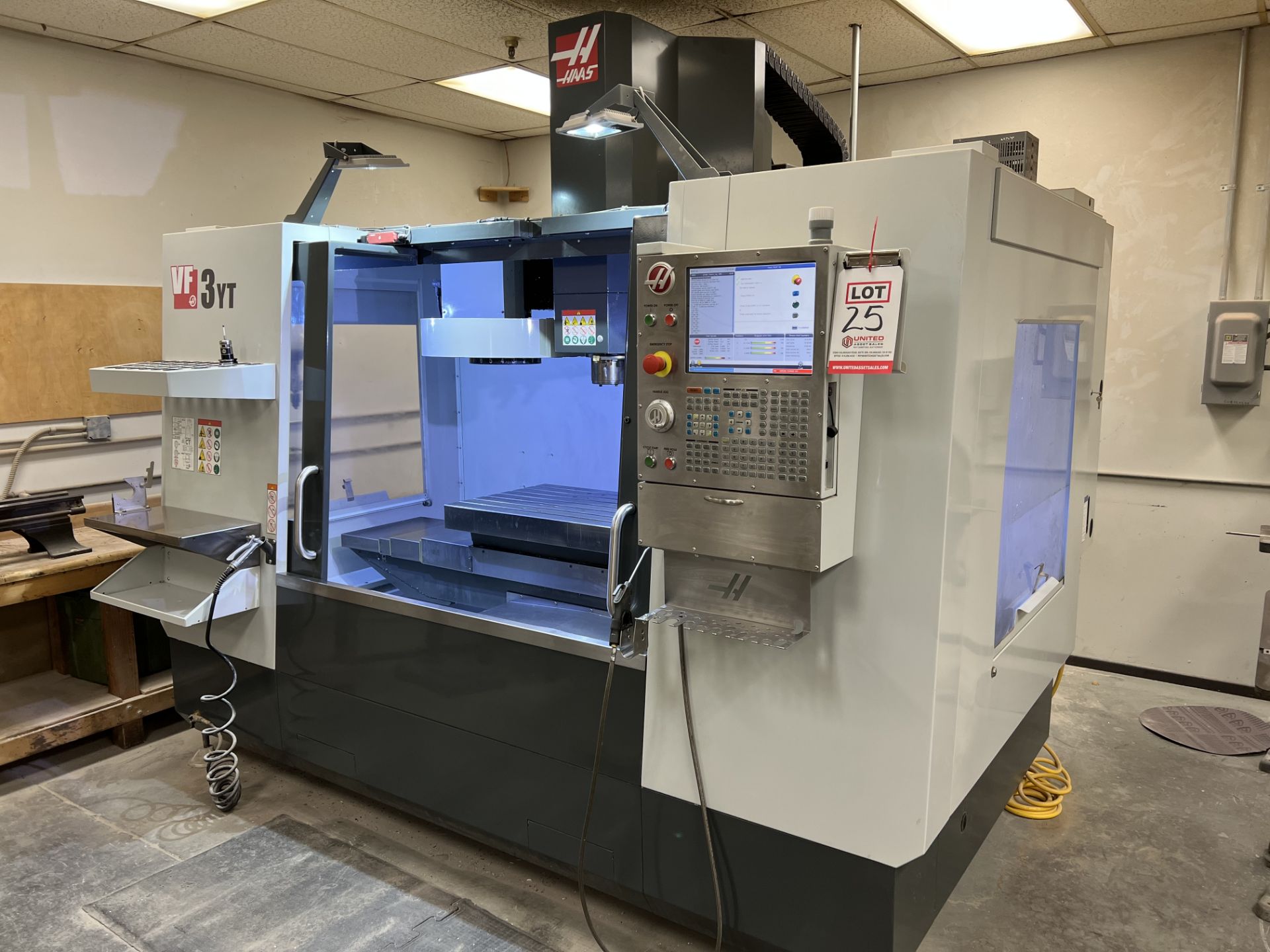 2018 HAAS VF-3YT VERTICAL MACHINING CENTER,POWER ON TIME HOURS IS LESS THAN 740! - Image 3 of 31