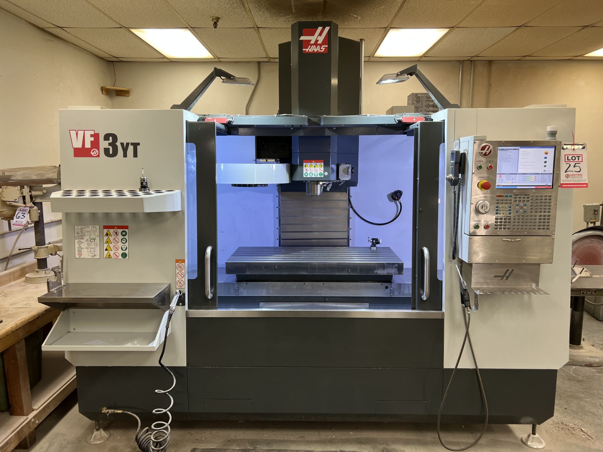 2018 HAAS VF-3YT VERTICAL MACHINING CENTER,POWER ON TIME HOURS IS LESS THAN 740!