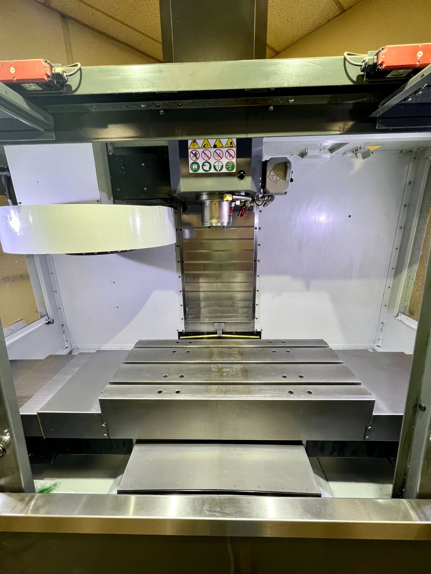 2016 HAAS VF-2 VERTICAL MACHINING CENTER, POWER ON TIME HOURS IS LESS THAN 1200! - Image 4 of 26