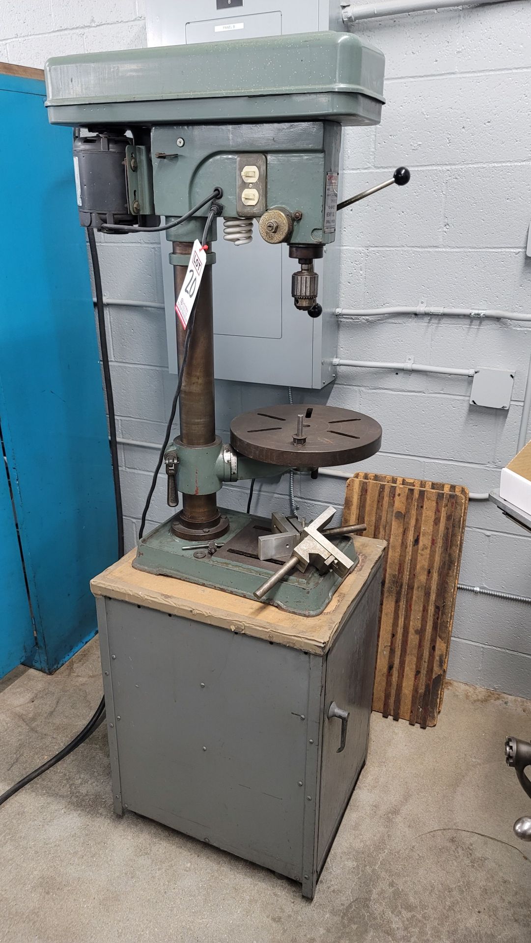 CHICAGO MACHINE TOOLS 17" BENCHTOP DRILL PRESS, 12-SPEED, 3/4 HP