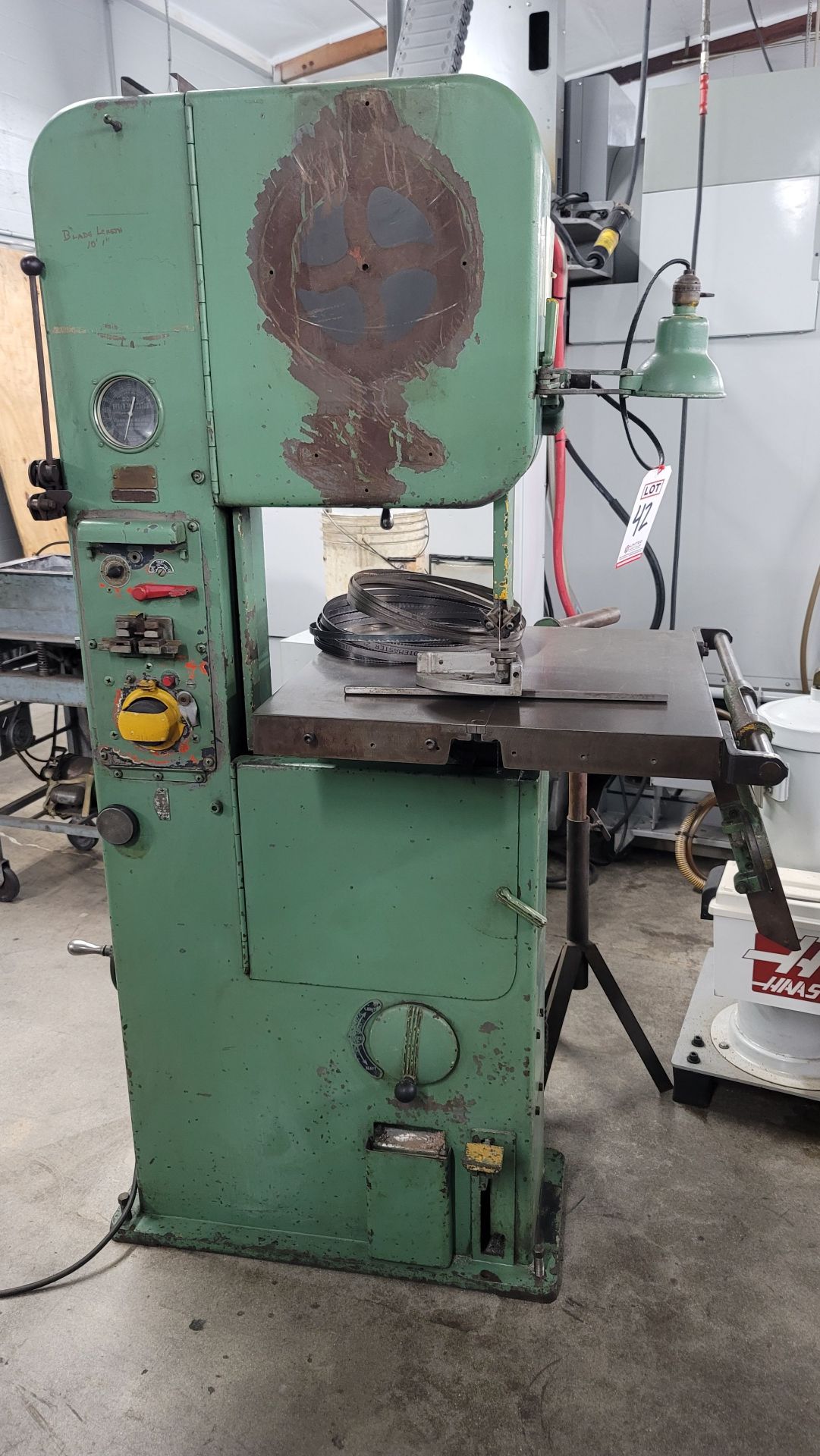 DOALL ML-16 VERTICAL BAND SAW, S/N 436154, W/ BLADE WELDER AND GRINDER - Image 2 of 4