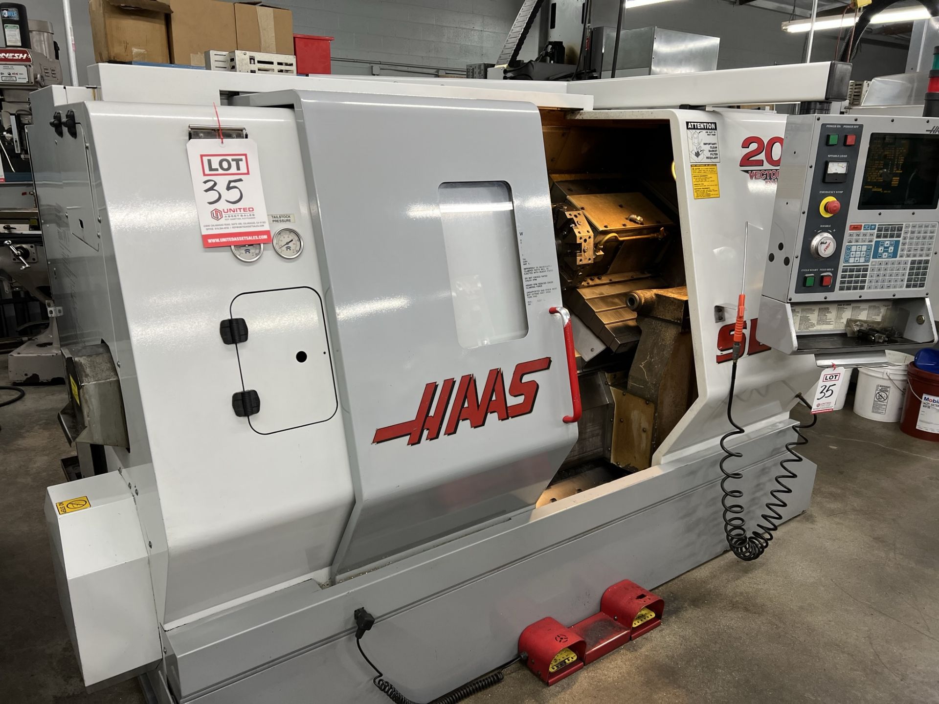 2001 HAAS SL-20T TURNING CENTER, 8" CHUCK, 20" SWING, 10.3" MAX CUTTING DIAMETER, 24" MAX CUTTING - Image 6 of 18