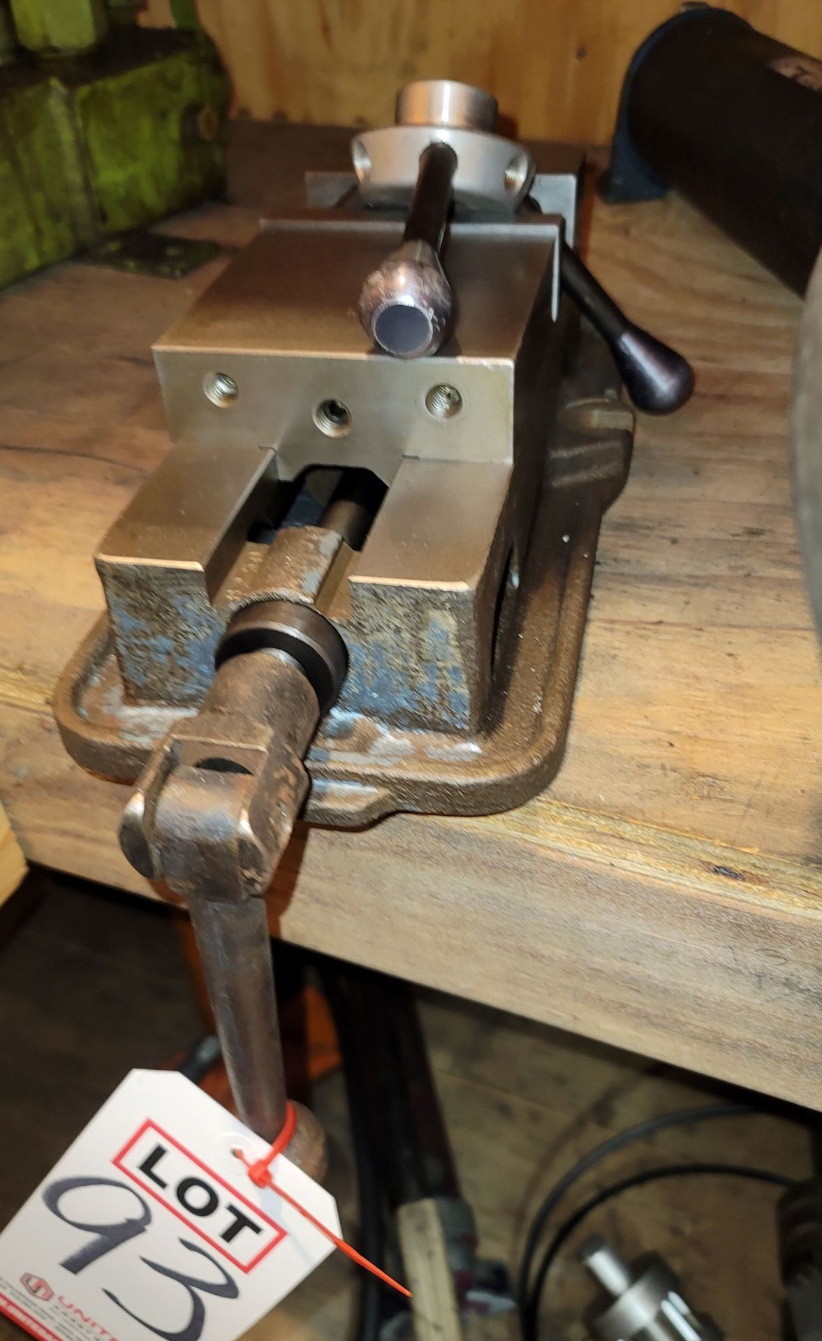 4" MACHINE VISE, W/ HANDLE AND SPEED HANDLE