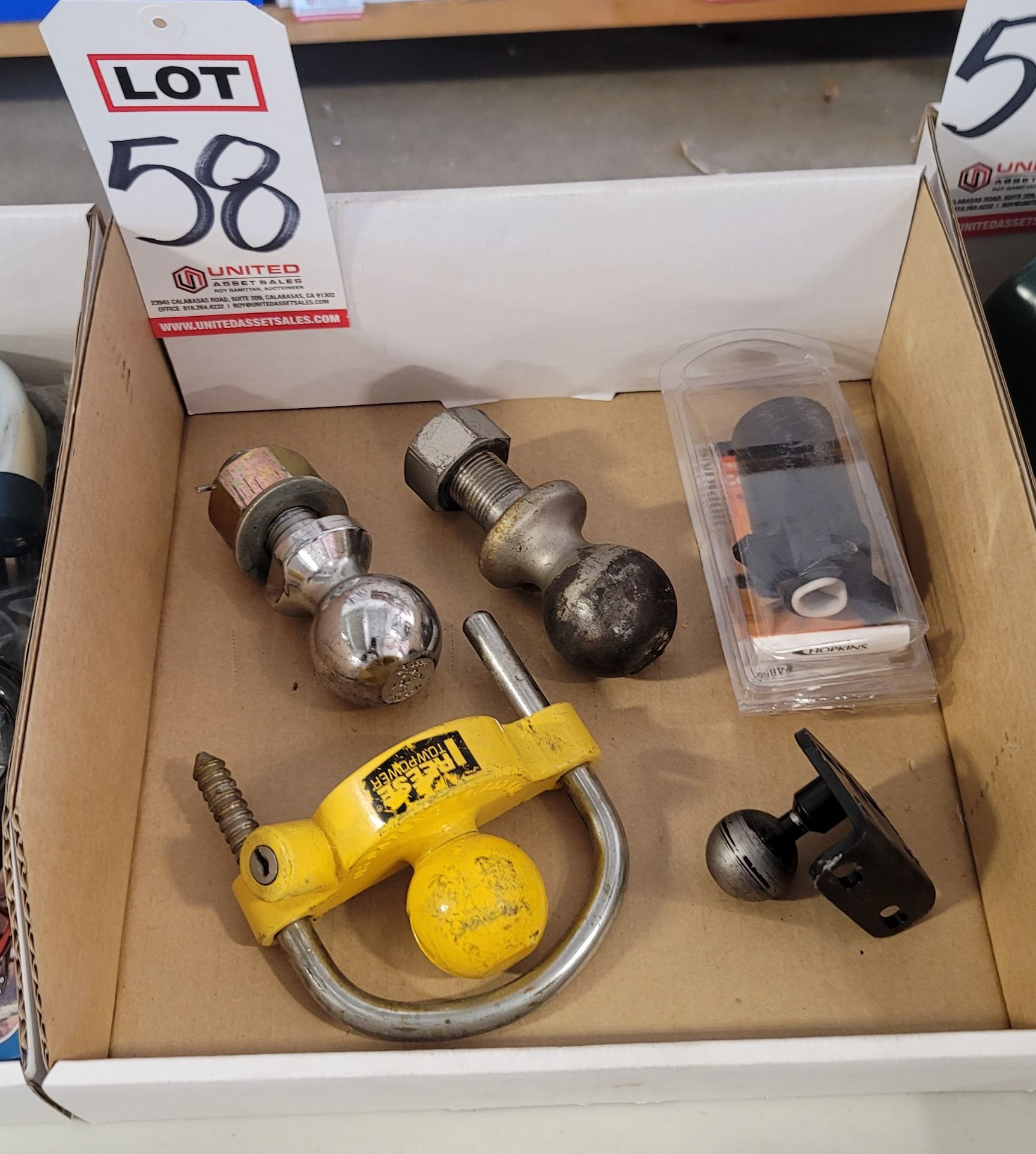 LOT - TOW HITCH BALLS, TRAILER ELECTRIC CONNECTOR