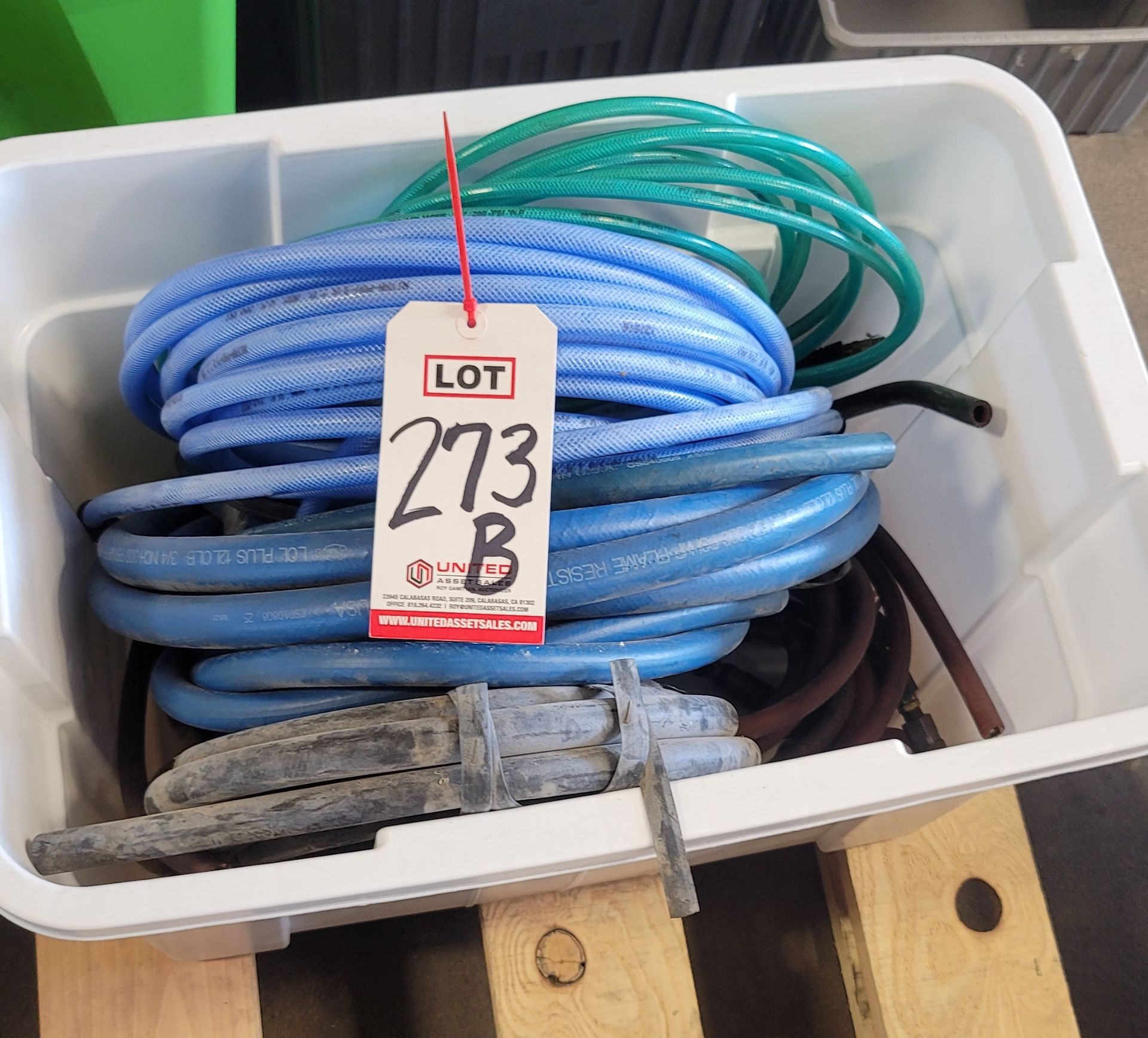 LOT - TOTE OF MISC. HOSE