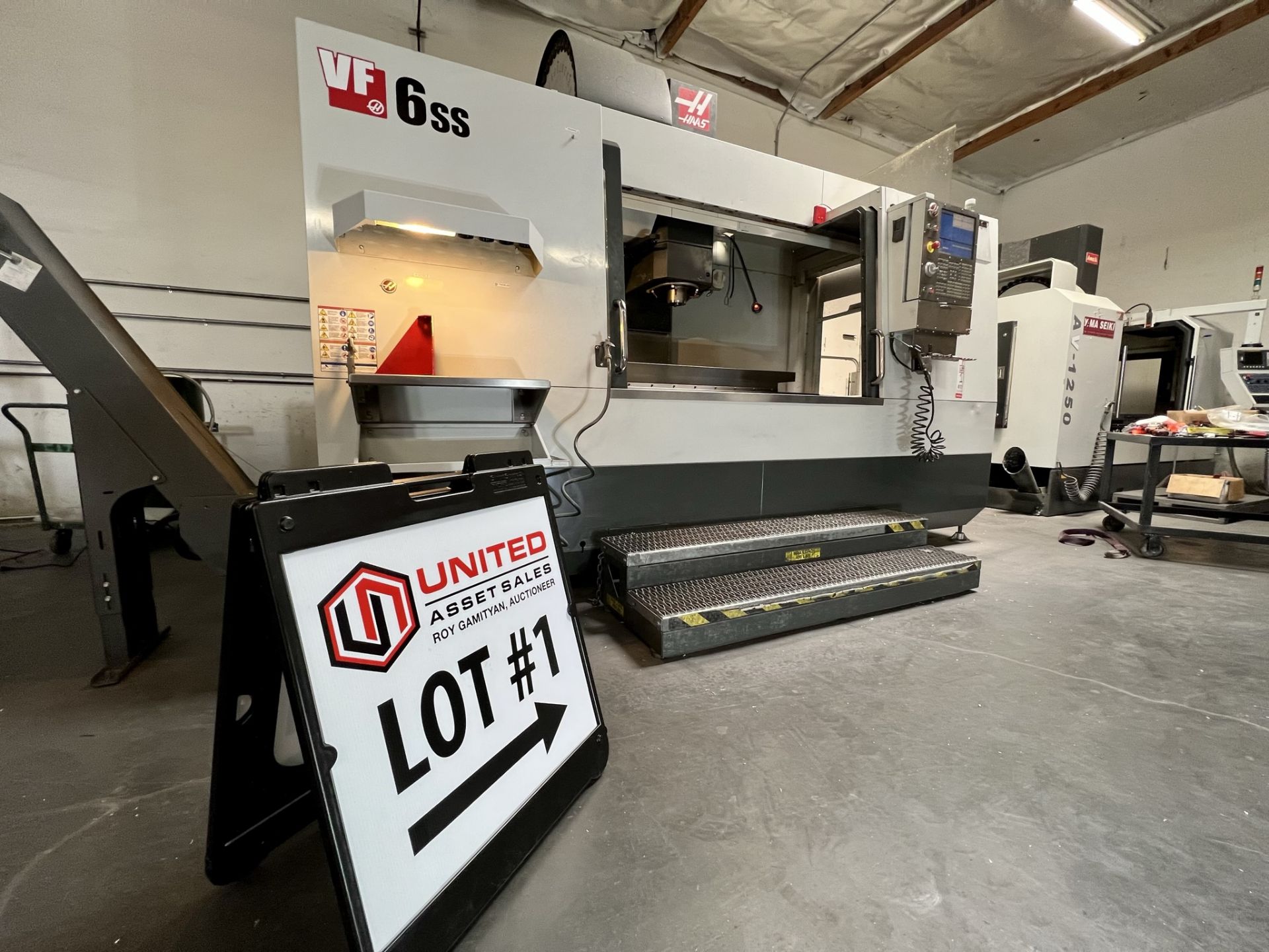 2015 HAAS VF-6SS VERTICAL MACHINING CENTER, TRAVELS: 64" X 32" X 30", TABLE SIZE: 64" X 28", 30 - Image 2 of 27