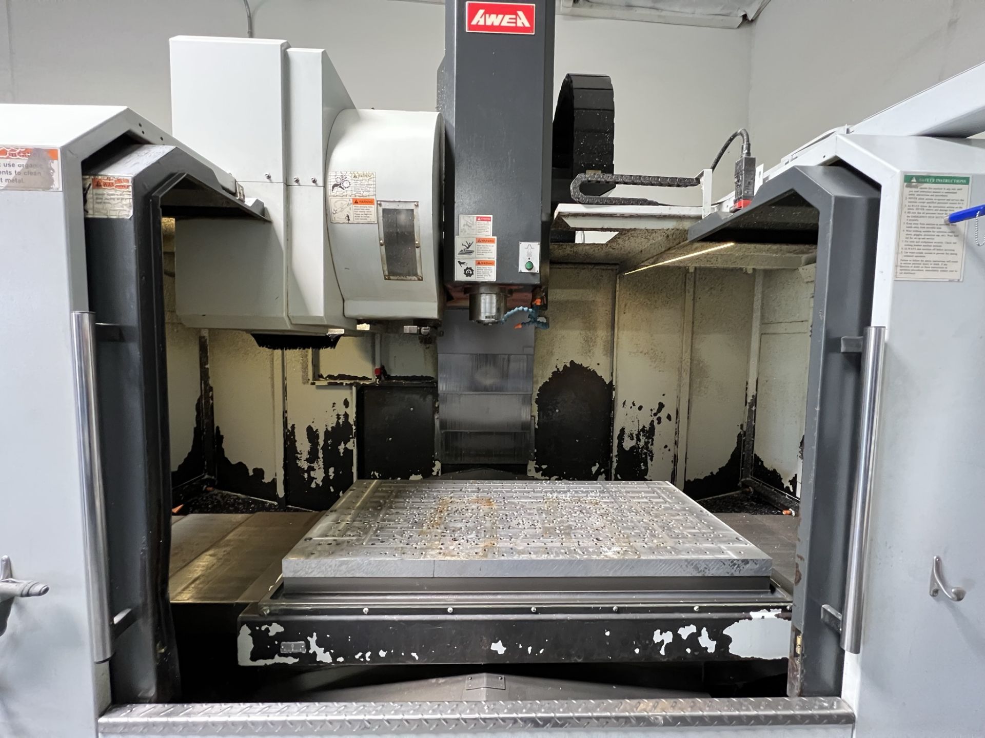 2013 YAMA SEIKI AV-1250 VERTICAL MACHINING CENTER, TRAVELS: 50" X 24" X 24", TABLE SIZE: 53" X - Image 9 of 16