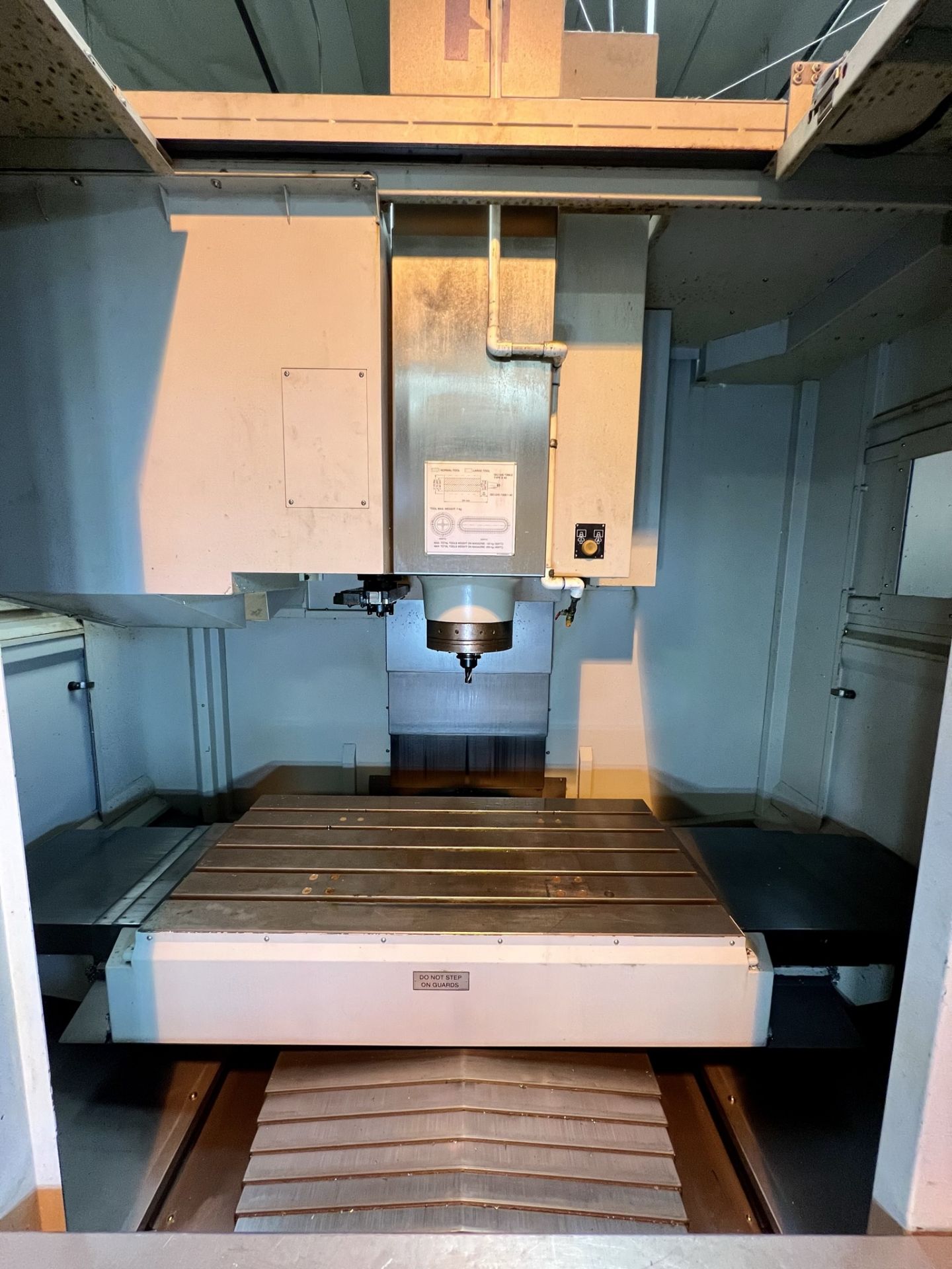 2006 HARDINGE BRIDGEPORT VERTICAL MACHINING CENTER, MODEL VMC-1000XP3, RUN TIME HOURS: 5376 - Image 8 of 27