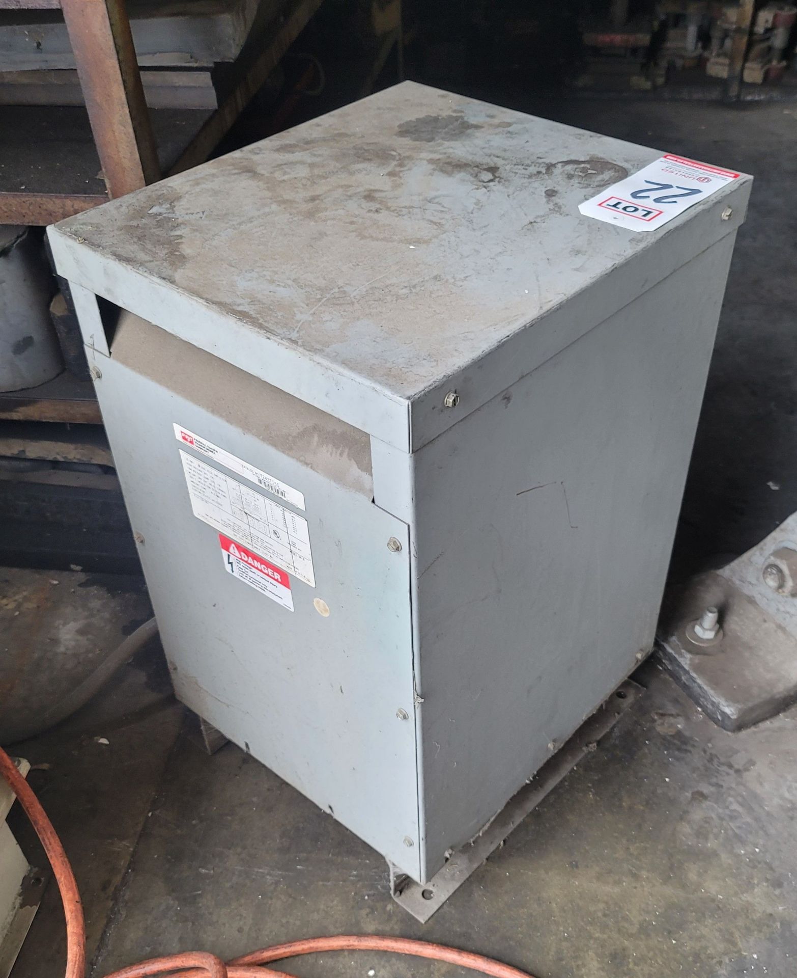 FEDERAL PACIFIC TRANSFORMER CO. DRY TYPE TRANSFORMER, 15 KVA, CLASS AA, HIGH VOLTAGE: 240V/LOW