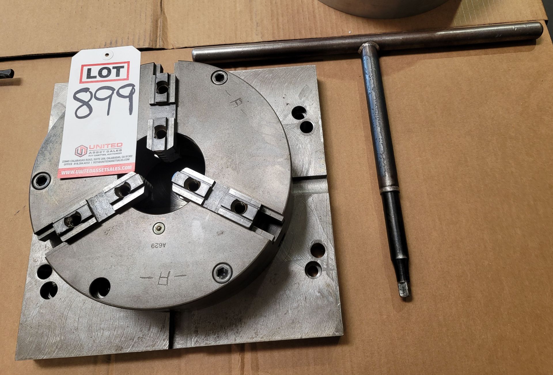 11" 3-JAW CHUCK MOUNTED TO STEEL SUB PLATE FOR THE MAKINO MACHINES