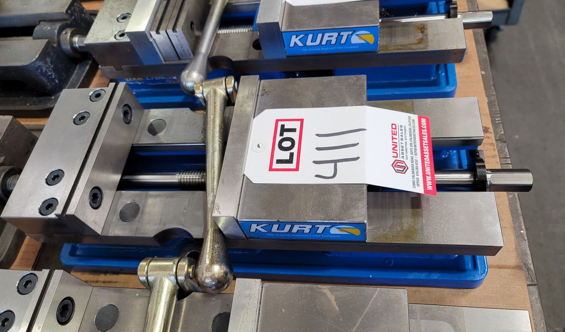 KURT 6" MACHINE VISE, DX6