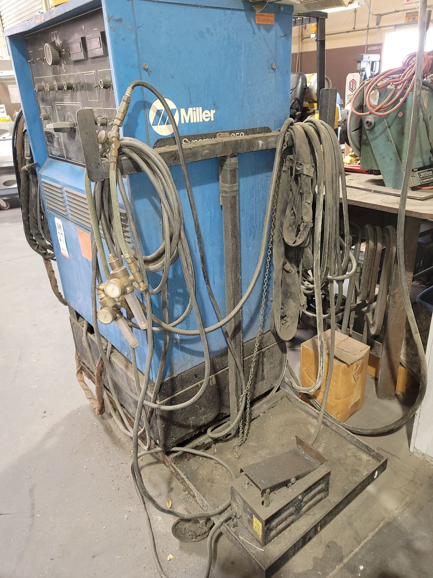 MILLER SYNCROWAVE 350 TIG WELDER - Image 2 of 3