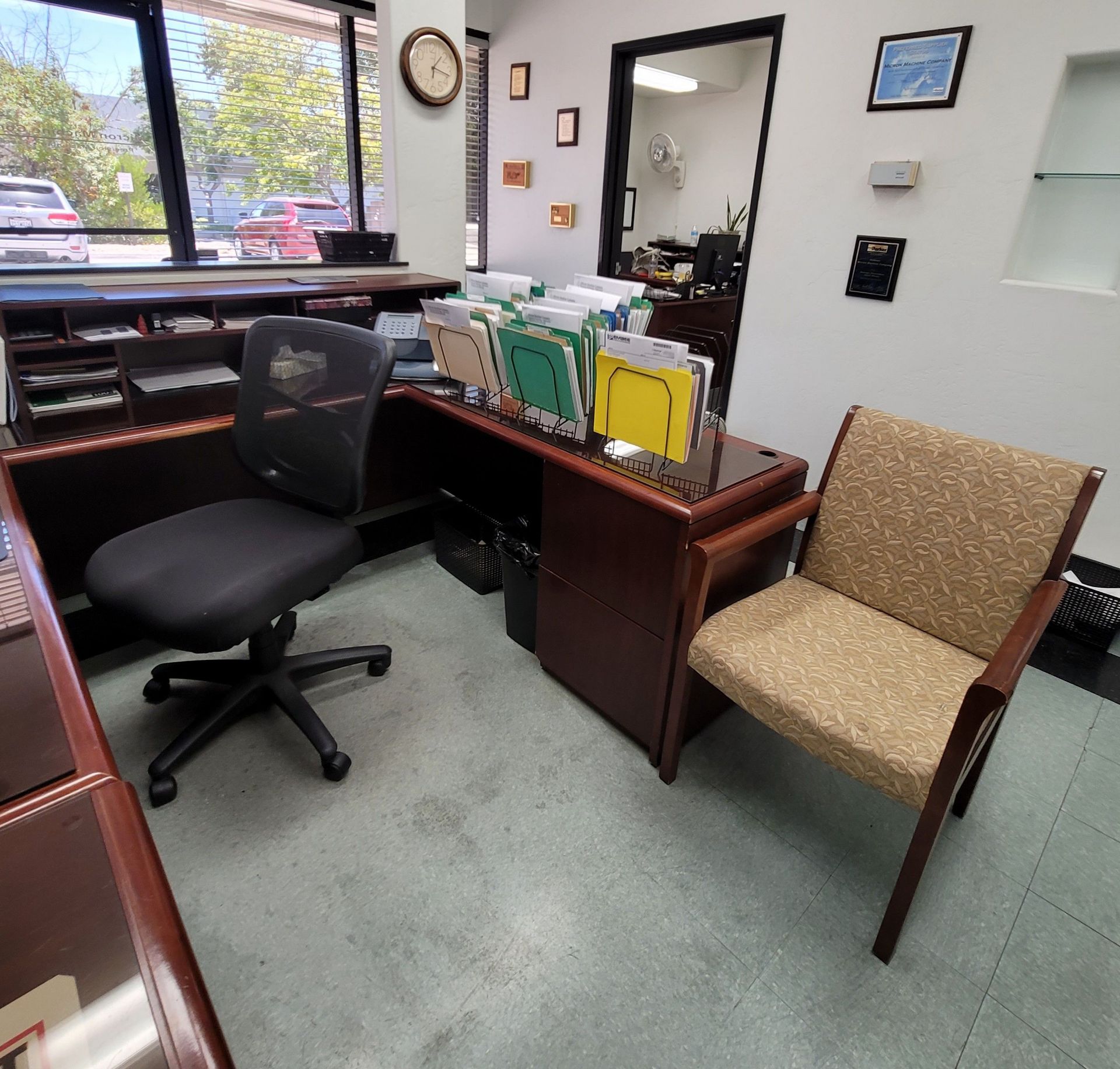 LOT - 6' X 8' U-SHAPED DESK, 2-DRAWER MATCHING LATERAL FILE CABINET, OFFICE CHAIR, CLIENT CHAIR, - Image 3 of 4