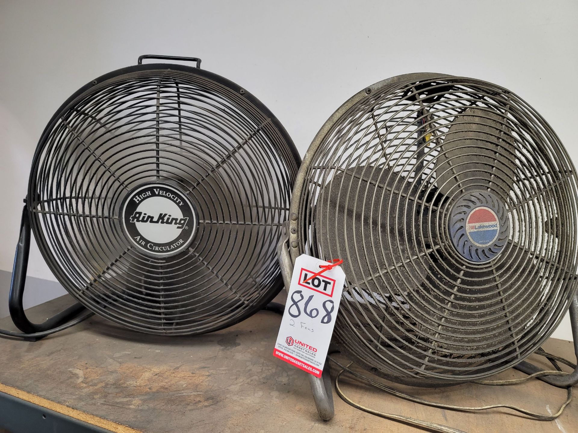 LOT - (1) 18" AIR KING HIGH VELOCITY AIR CIRCULATOR AND (1) 18" LAKEWOOD FLOOR FAN