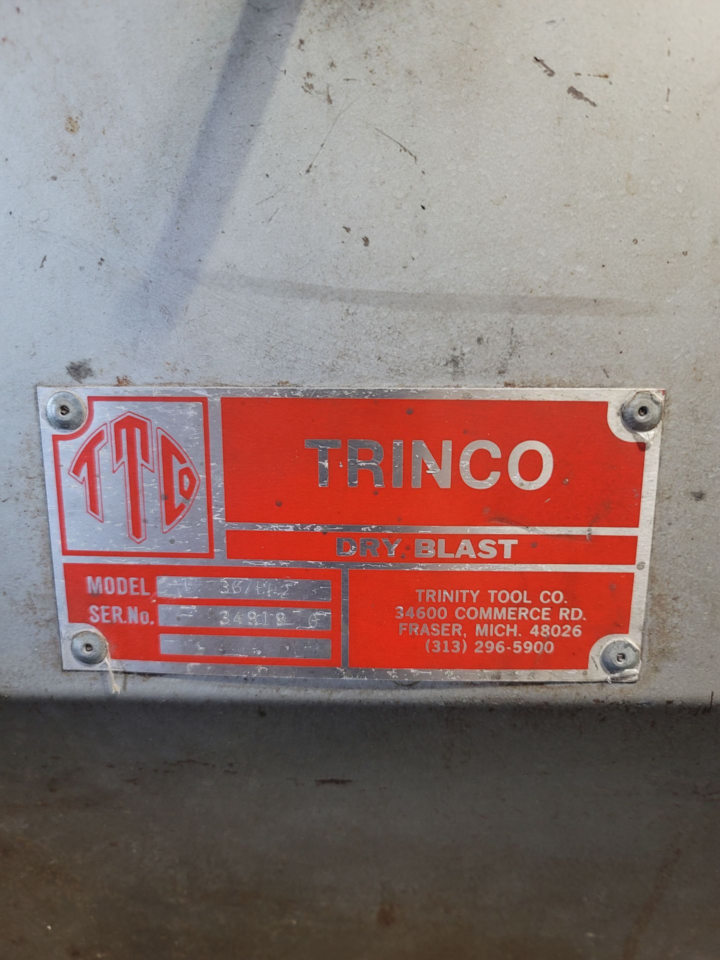 TRINCO 36/BP2 DRY BLAST CABINET W/ DUST COLLECTOR, 36" X 24" X 23" WORK AREA - Image 3 of 5