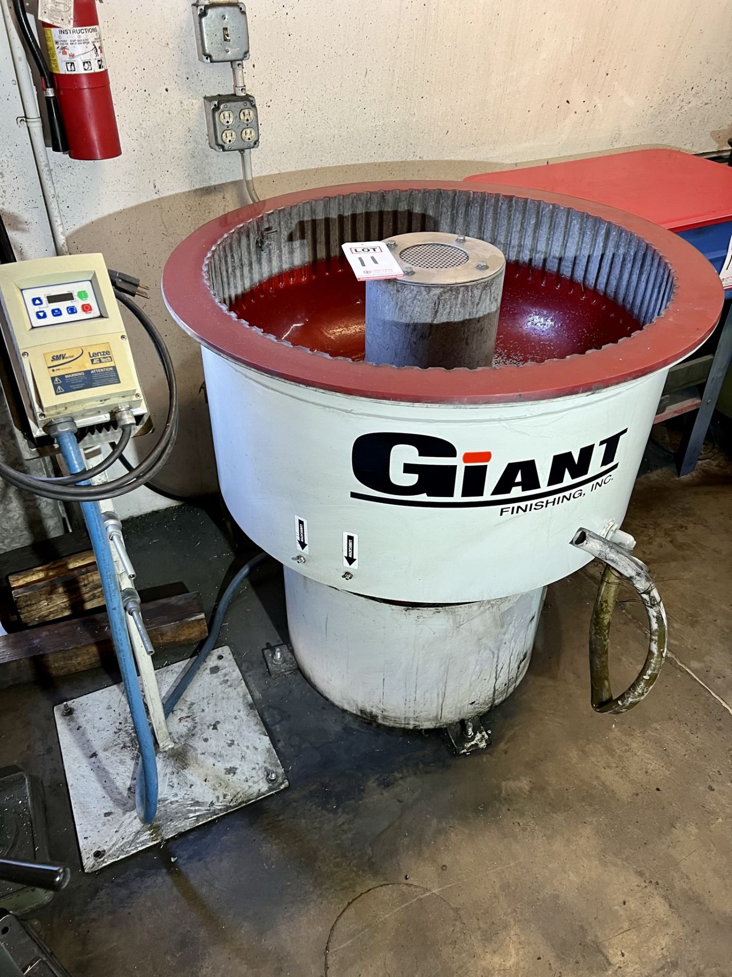 2016 GIANT GBB-4 VIBRATORY FINISHING BOWL, 30" CAPACITY, 15 HP, 1100-1560 RPM, S/N 2623 - Image 2 of 7