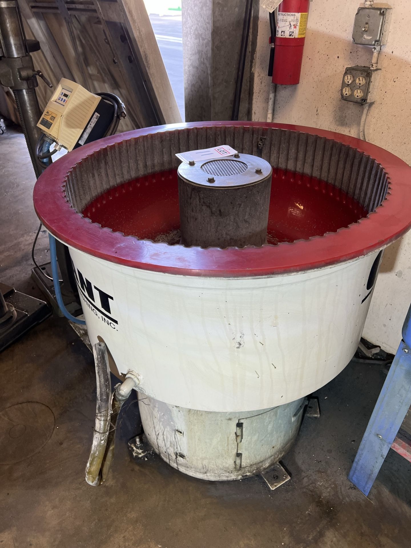 2016 GIANT GBB-4 VIBRATORY FINISHING BOWL, 30" CAPACITY, 15 HP, 1100-1560 RPM, S/N 2623 - Image 5 of 7