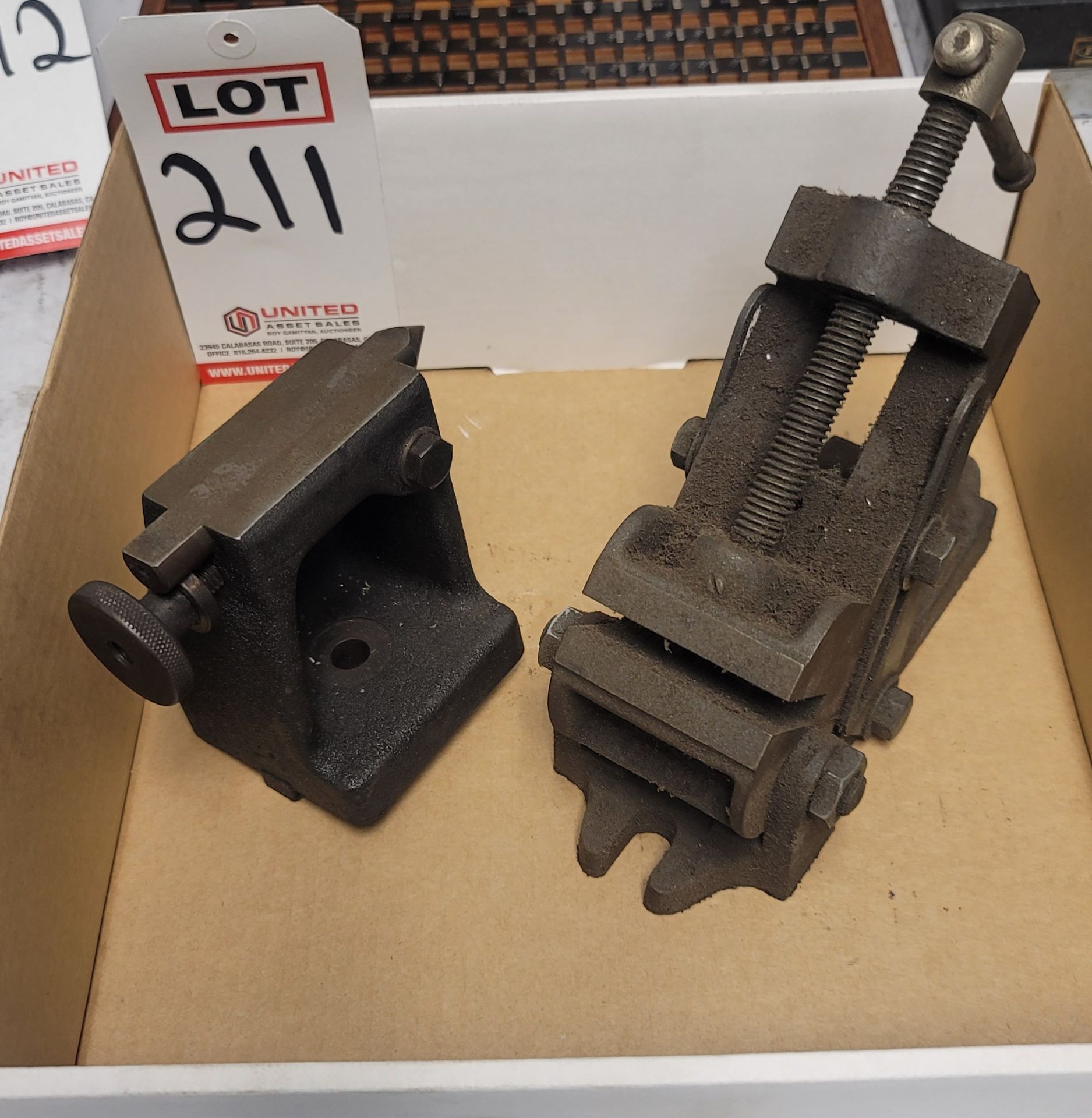 LOT - (1) COMPOUND ANGLE VISE AND (1) TAILSTOCK