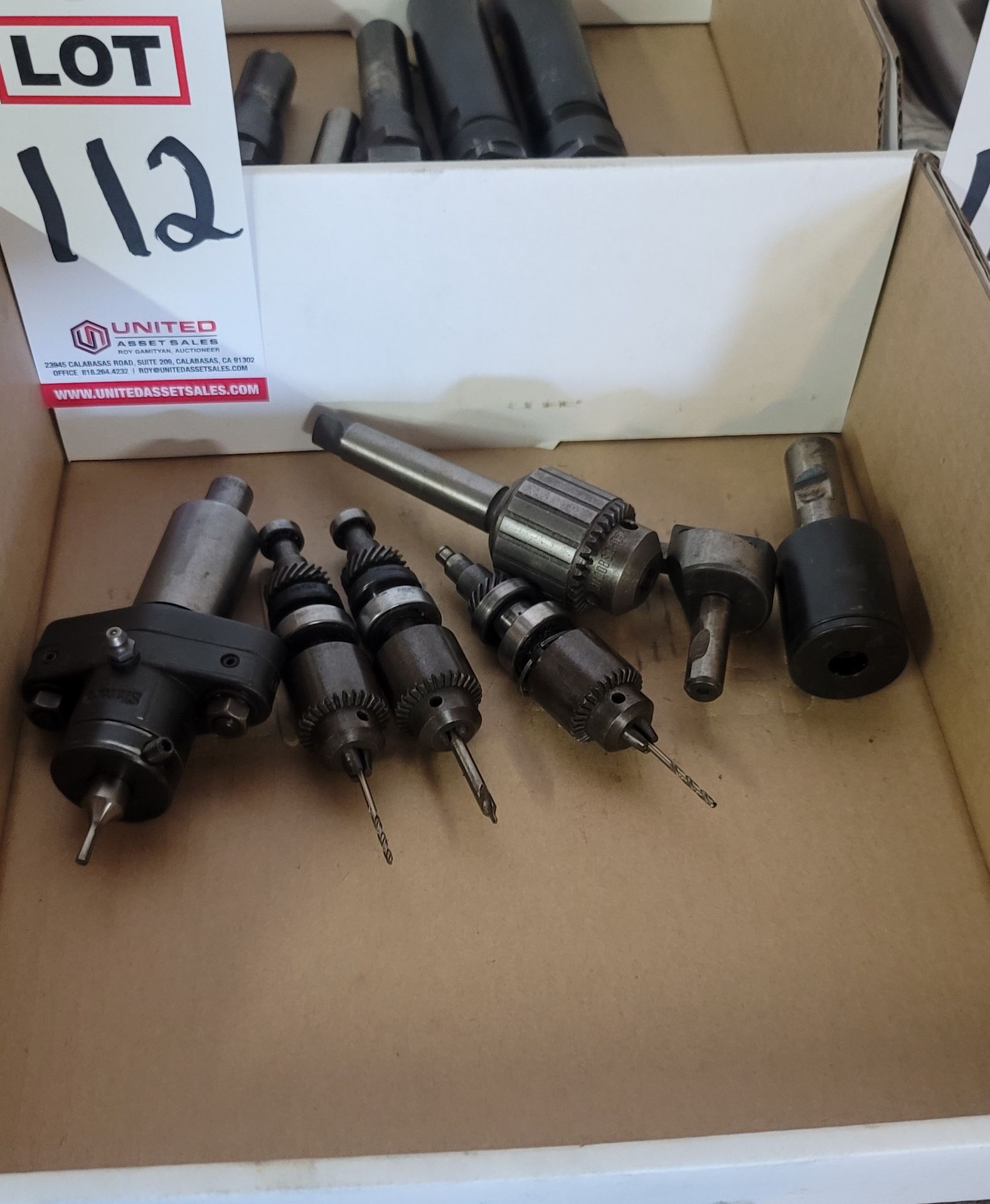 LOT - TOOLING: (1) CNC BROACH TOOL, (1) MEDIUM AND (3) SMALL DRILL CHUCKS