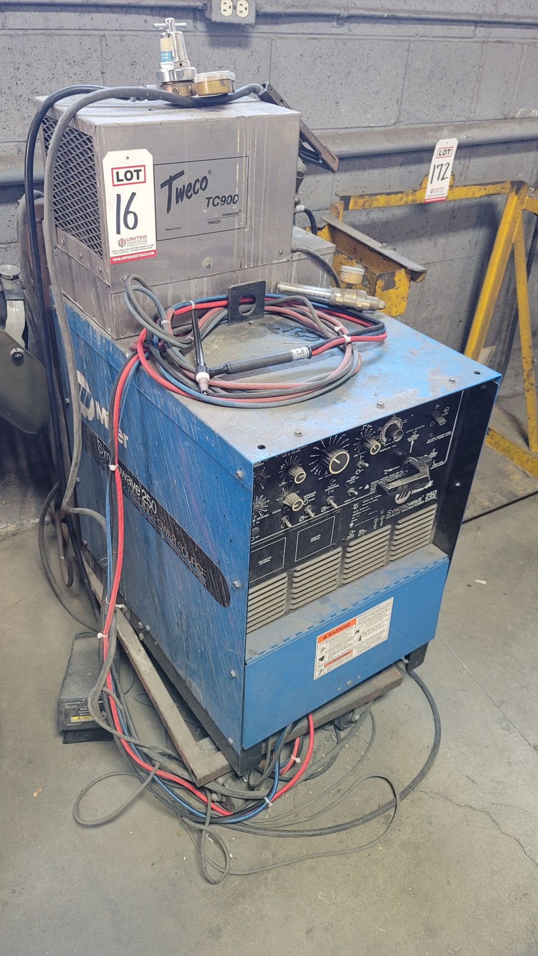 MILLER SYNCROWAVE 250, CC, AC/DC WELDING POWER SOURCE, STOCK NO. 903056, S/N KG106550, W/ TIG GUN, - Image 2 of 4