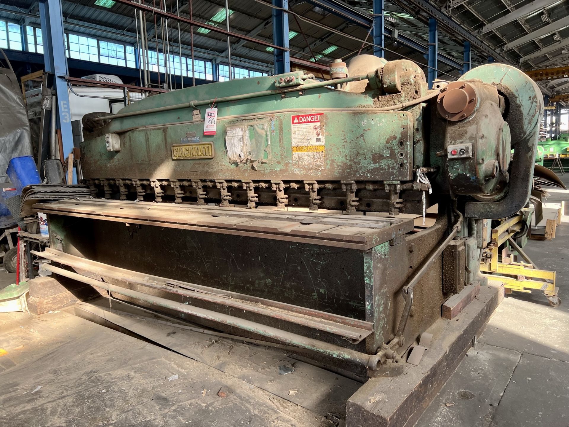 CINCINNATI 2512 SHEAR, 3/8" X 12' MILD STEEL, MECHANICAL, S/N 11777, NON-OPERATIONAL - Image 2 of 15