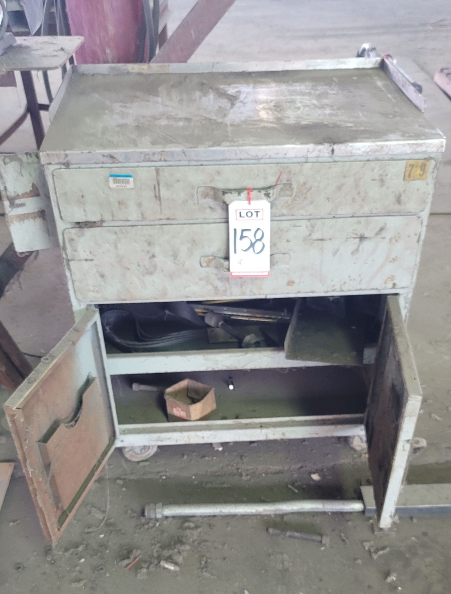 LOT - TOOL CART W/ CONTENTS, TO INCLUDE: LARGE EASY OUTS/BOLT EXTRACTORS, TAPS, ETC.