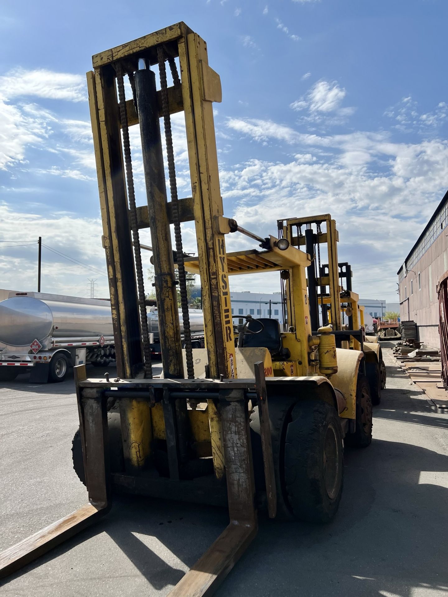 HYSTER 193A LPG FORKLIFT, 18,000 LB CAPACITY, 6' FORKS, 2-STAGE MAST, SOLID TIRES, APPROX. 0957 - Image 8 of 18