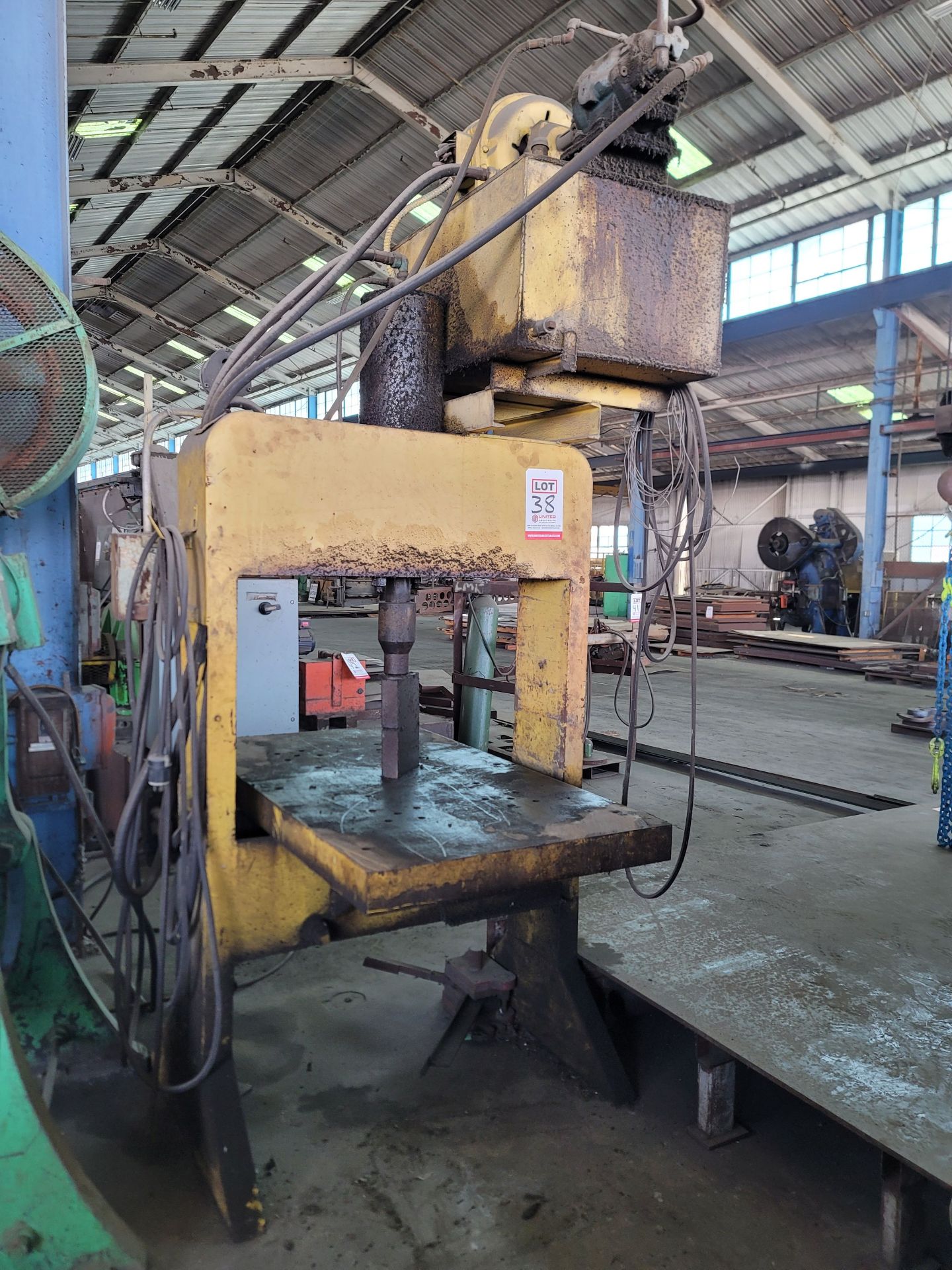 H-FRAME HYDRAULIC PRESS, DISTANCE BETWEEN UPRIGHTS: 42", NO DATA TAG