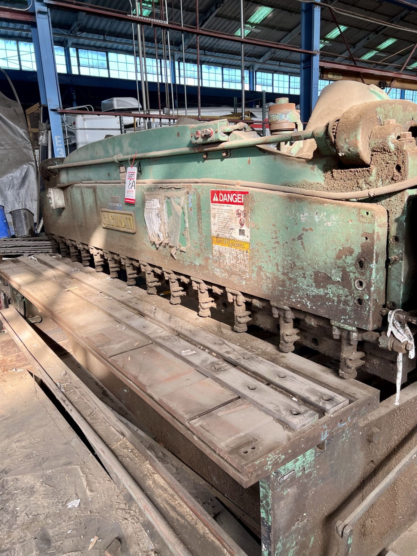 CINCINNATI 2512 SHEAR, 3/8" X 12' MILD STEEL, MECHANICAL, S/N 11777, NON-OPERATIONAL - Image 3 of 15