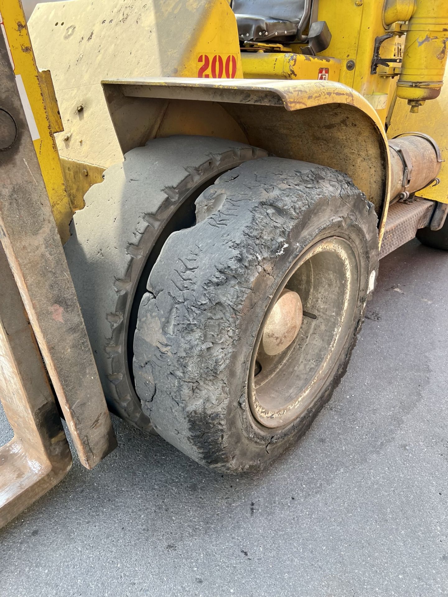 HYSTER 193A LPG FORKLIFT, 18,000 LB CAPACITY, 6' FORKS, 2-STAGE MAST, SOLID TIRES, APPROX. 0957 - Image 16 of 18