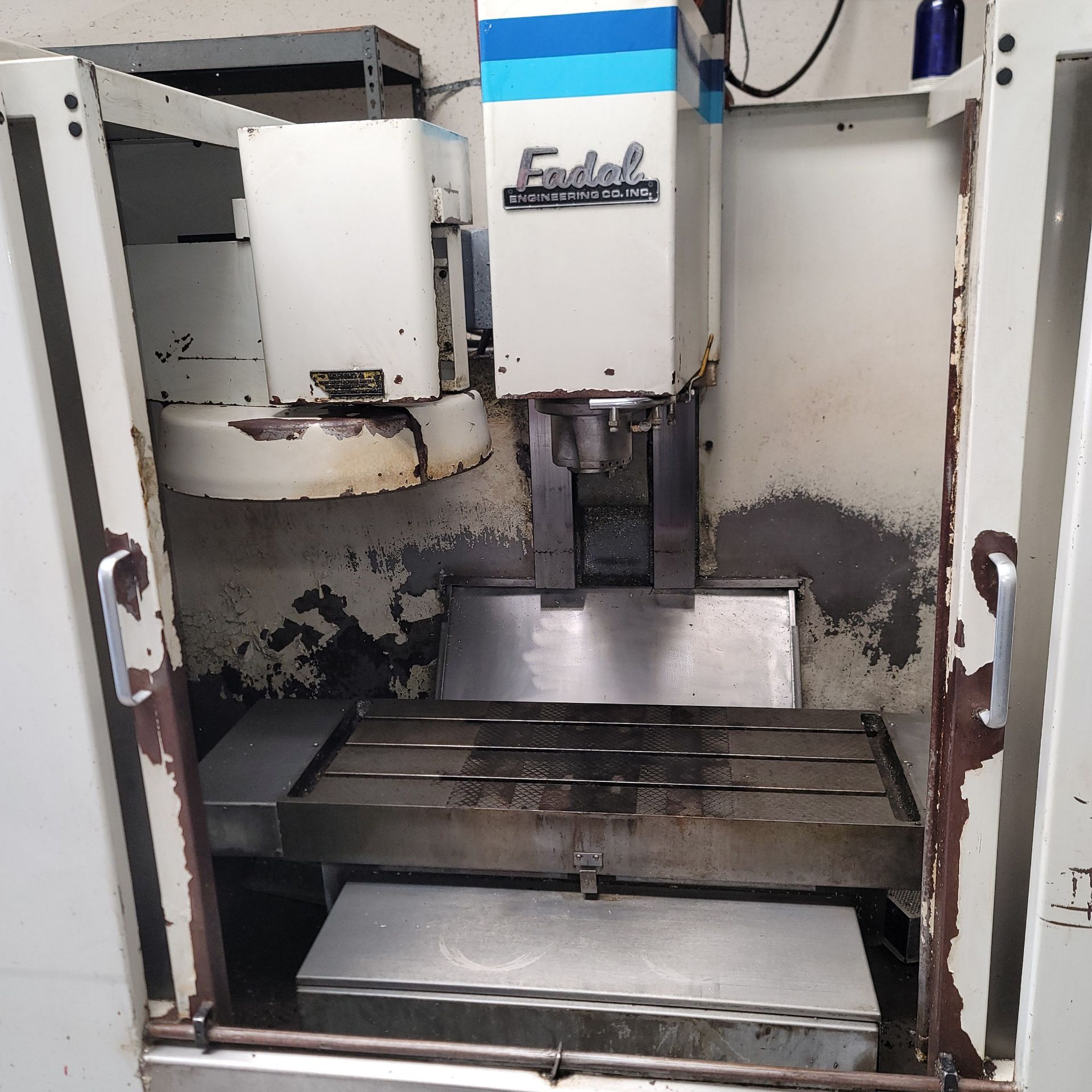 1988 FADAL VERTICAL MACHINING CENTER, MODEL 904-1, FADAL CNC 88 CNC CONTROL, XYZ TRAVELS: 22" X - Image 3 of 7