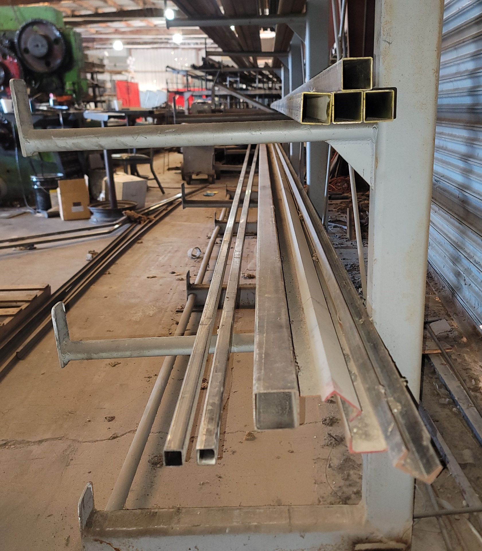 LOT - CONTENTS ONLY OF MATERIAL RACK TO CONSIST OF 20' LENGTHS OF 2" CHANNEL, 1/2" UP TO 2" SQUARE - Image 6 of 6