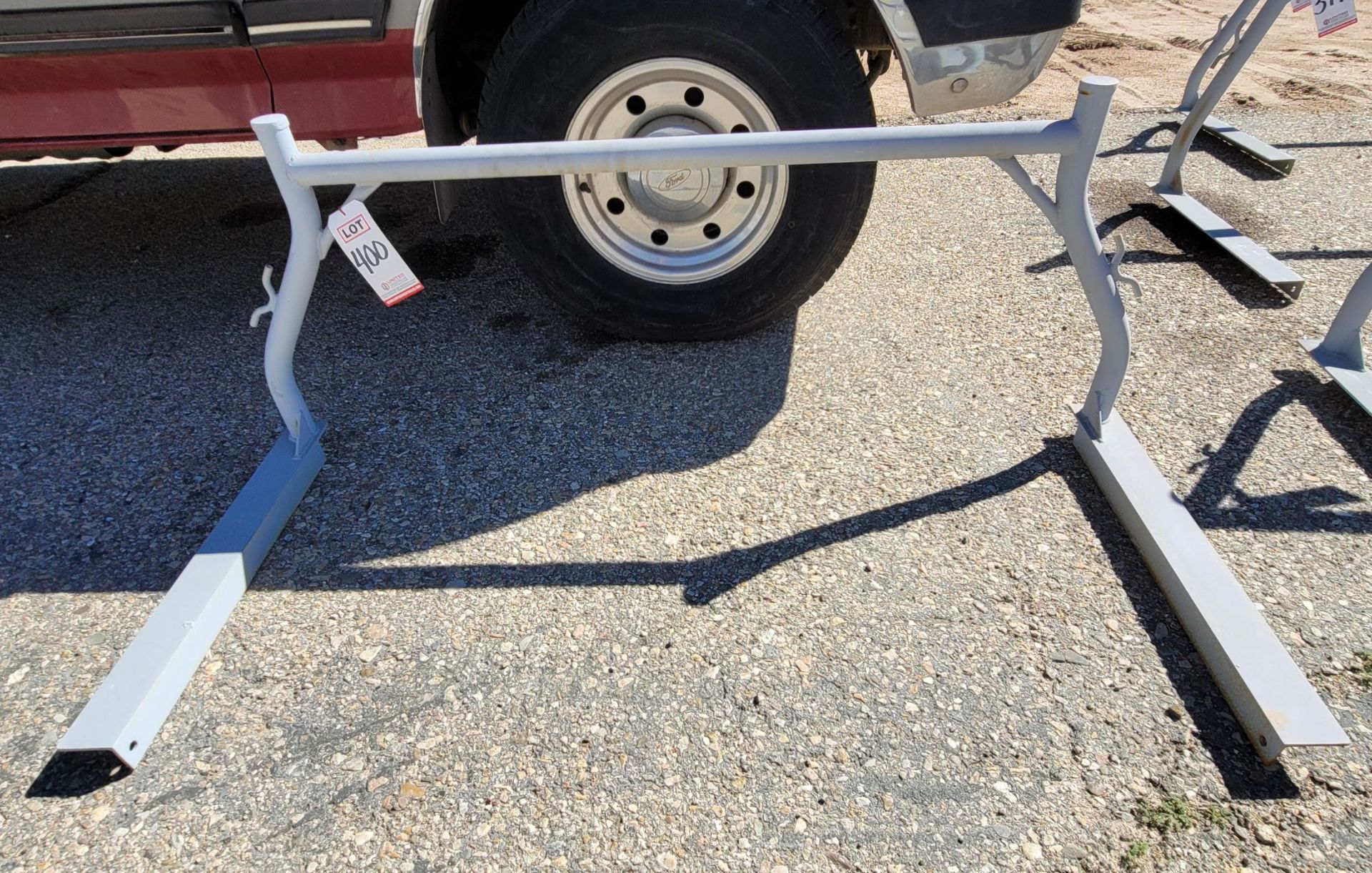 MCWELCO YOKE RACK, 24.5" TALL W/ WELDED ARMS, FITS FULL SIZE CHEVY/GMC