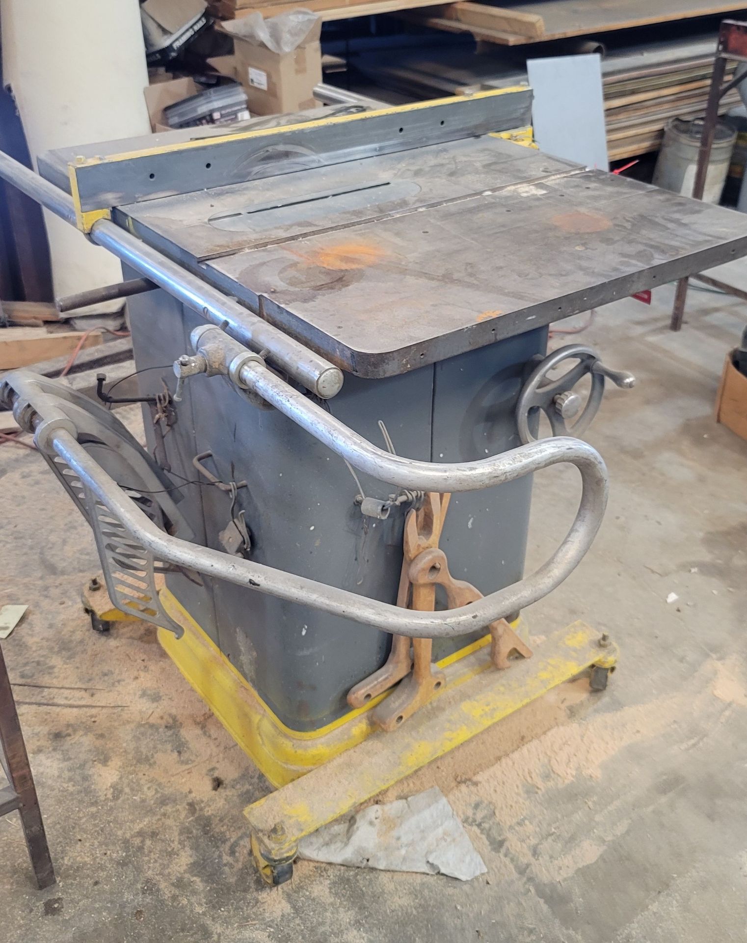 DELTA 10" TABLE SAW, W/ CASTERS - Image 2 of 3