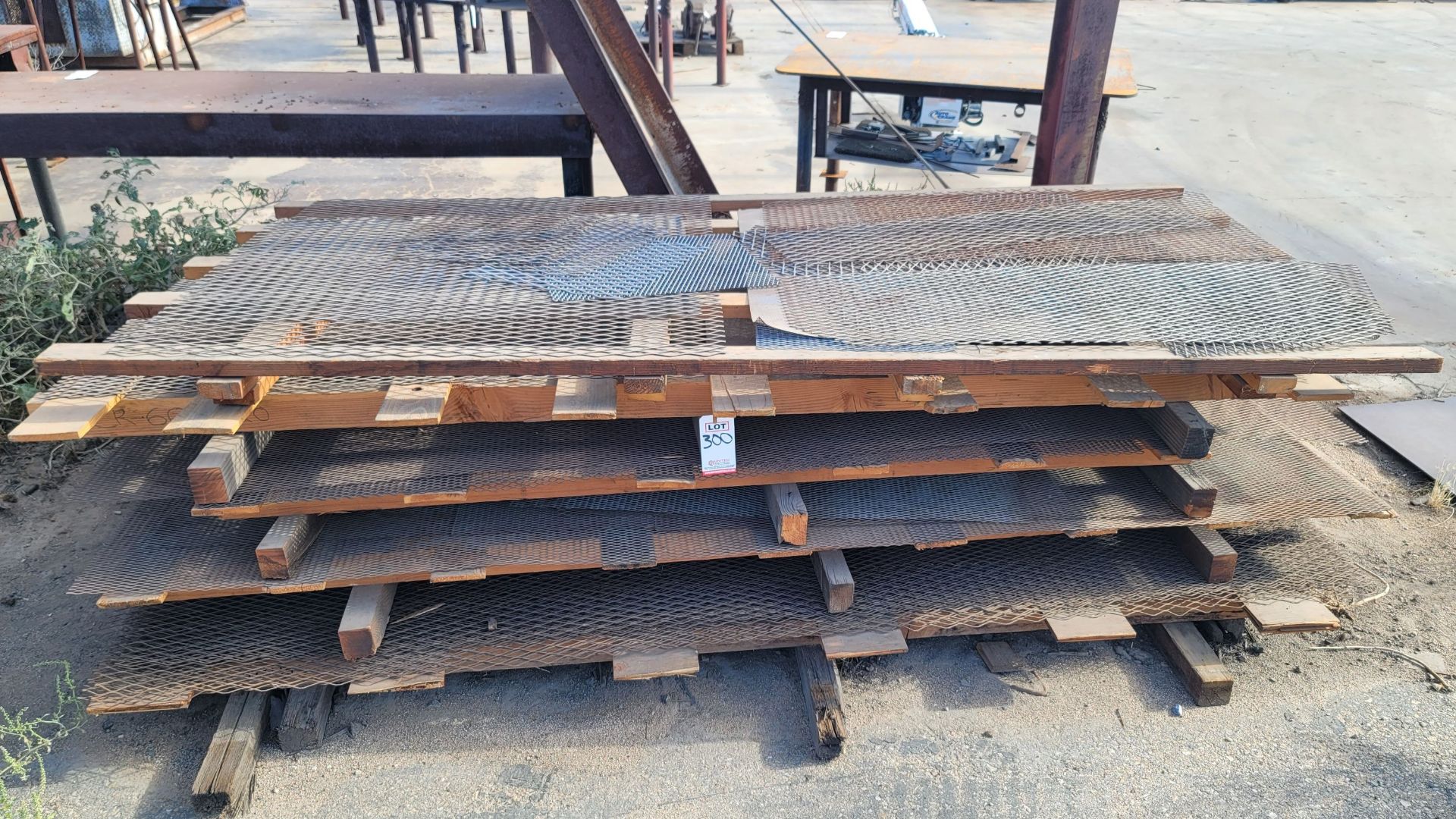 LOT - EXPANDED STEEL MESH