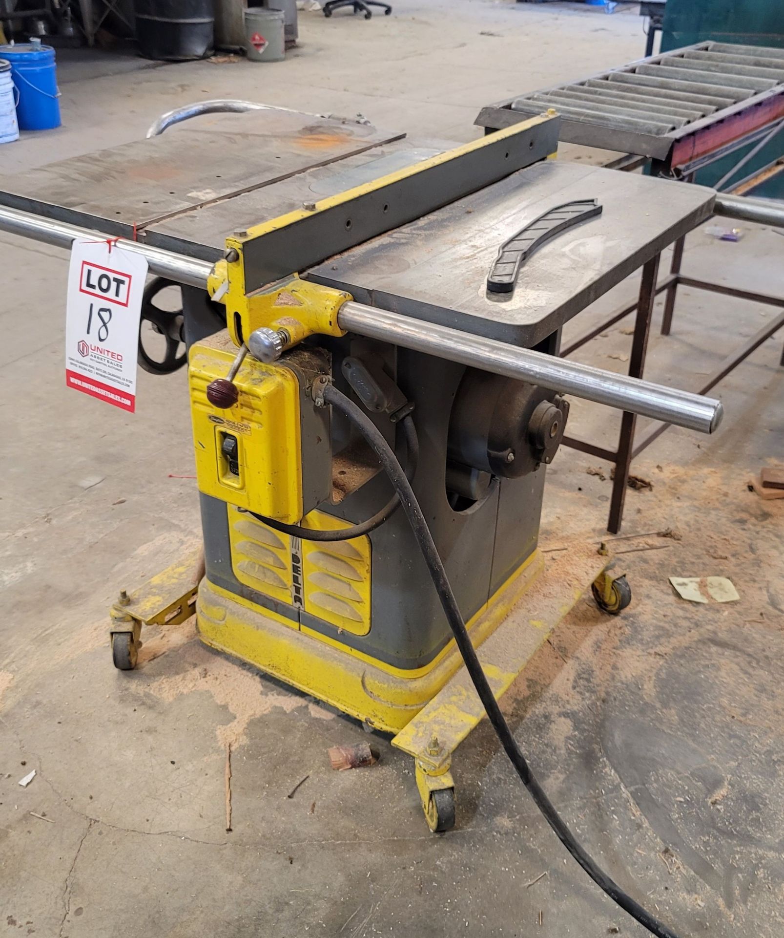 DELTA 10" TABLE SAW, W/ CASTERS - Image 3 of 3