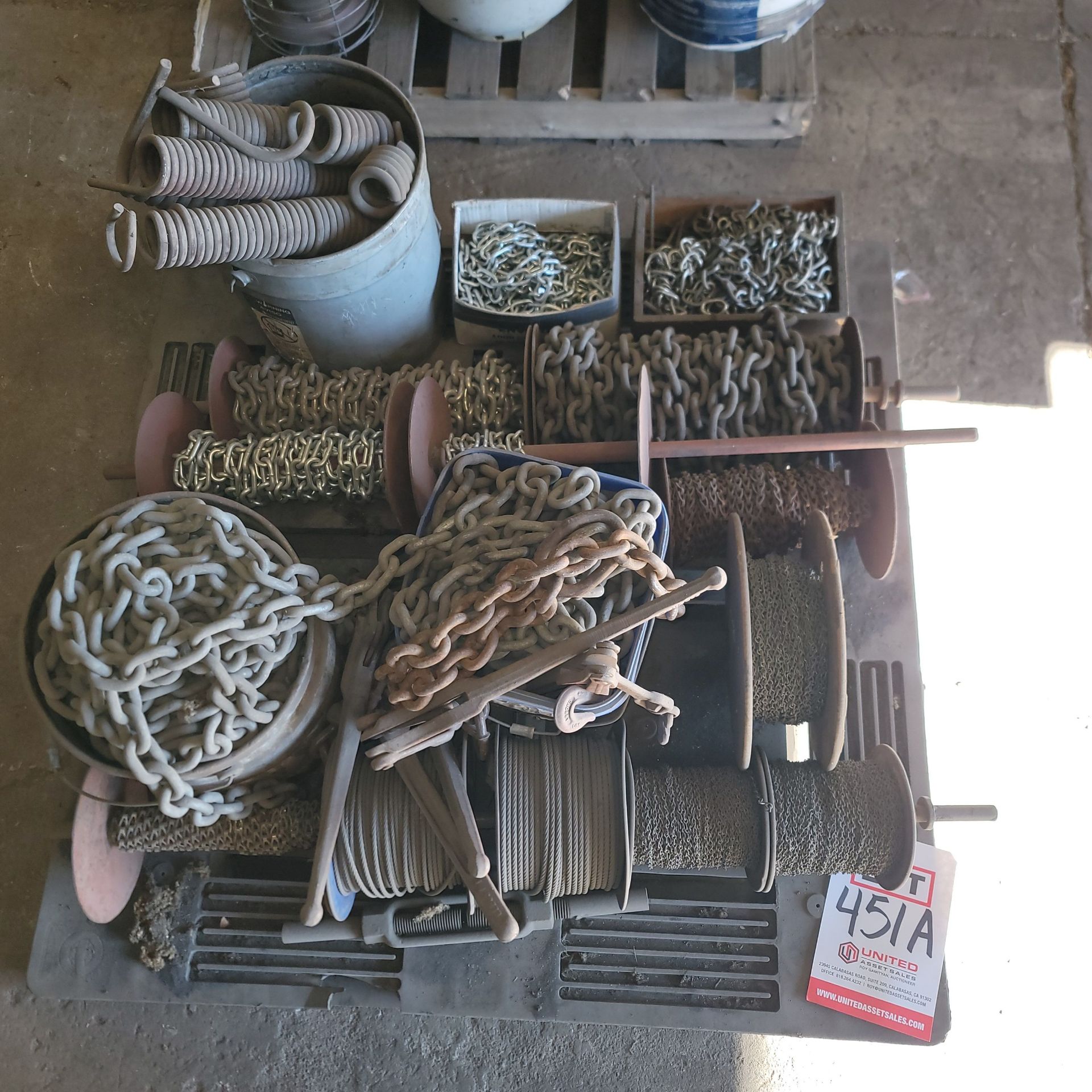 LOT - PALLET OF MISC. CHAIN AND STEEL CABLE