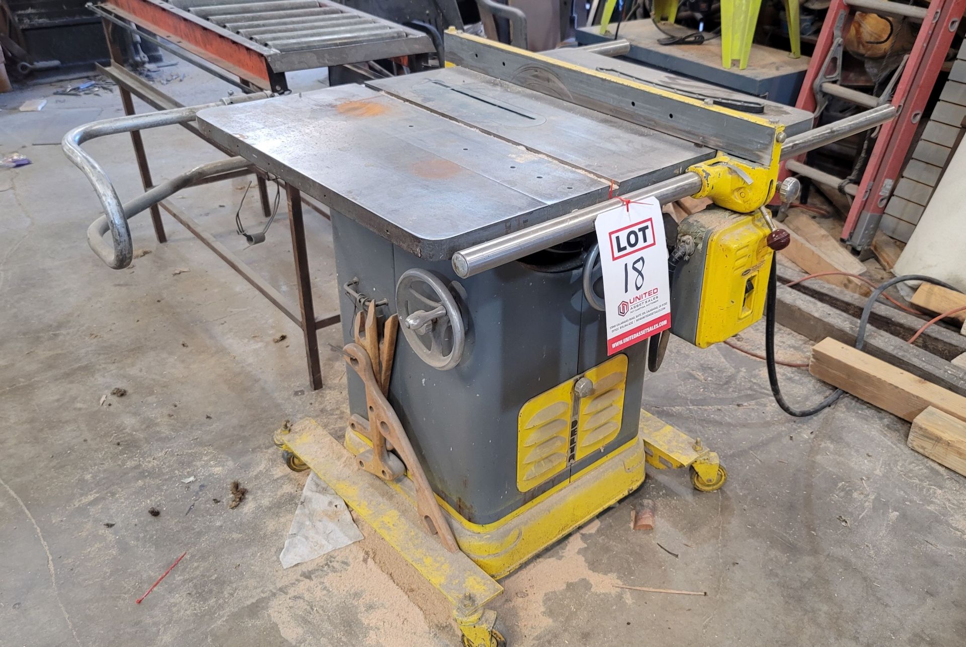 DELTA 10" TABLE SAW, W/ CASTERS