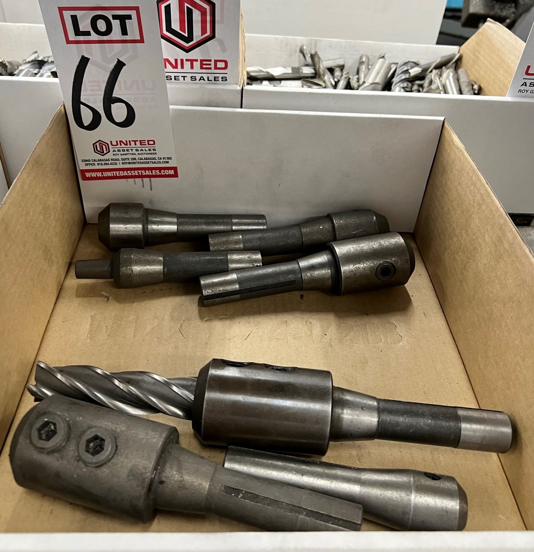 LOT - R8 TOOL HOLDERS