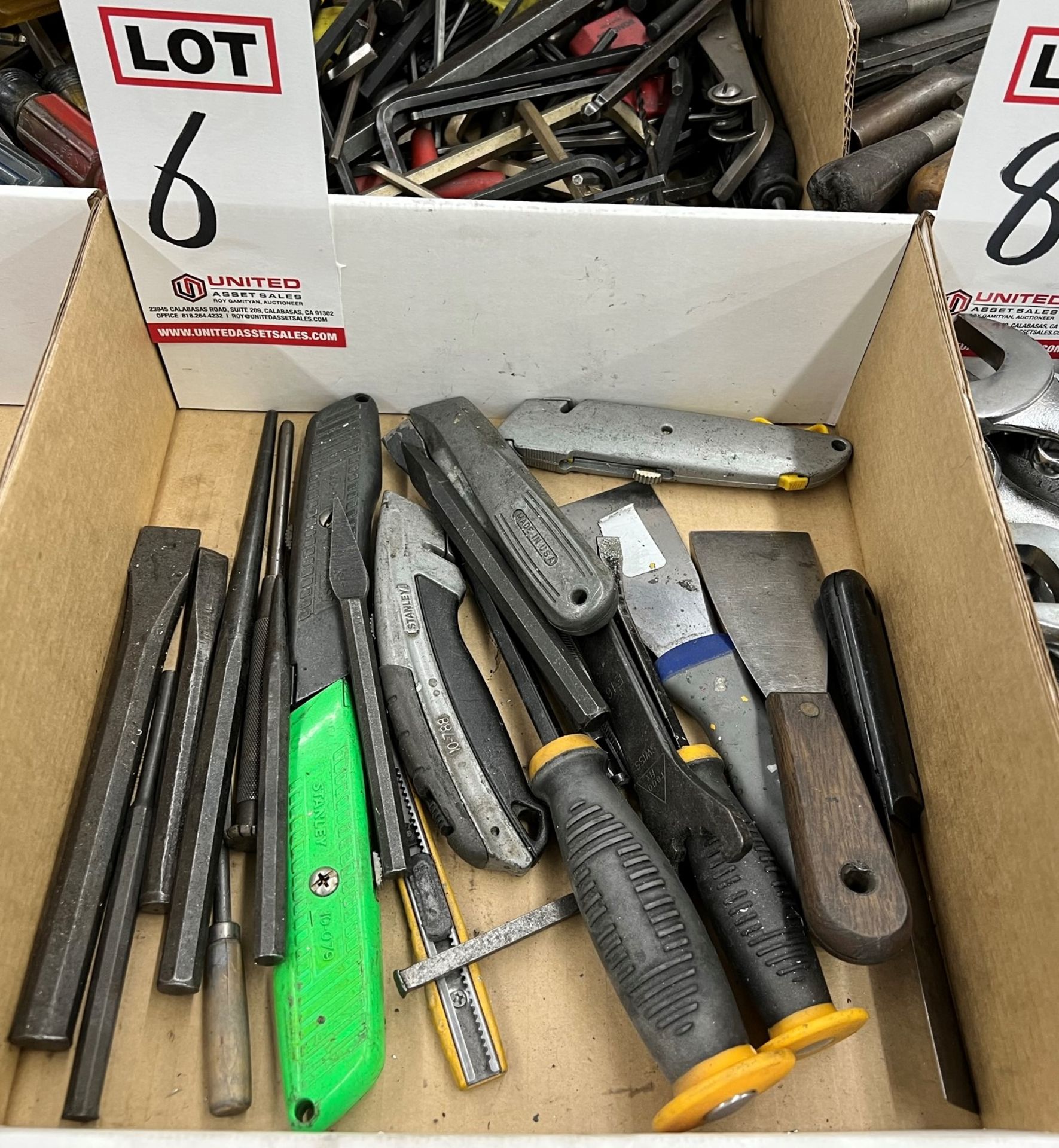LOT - PUNCHES, CHISELS, UTILITY AND PUTTY KNIVES