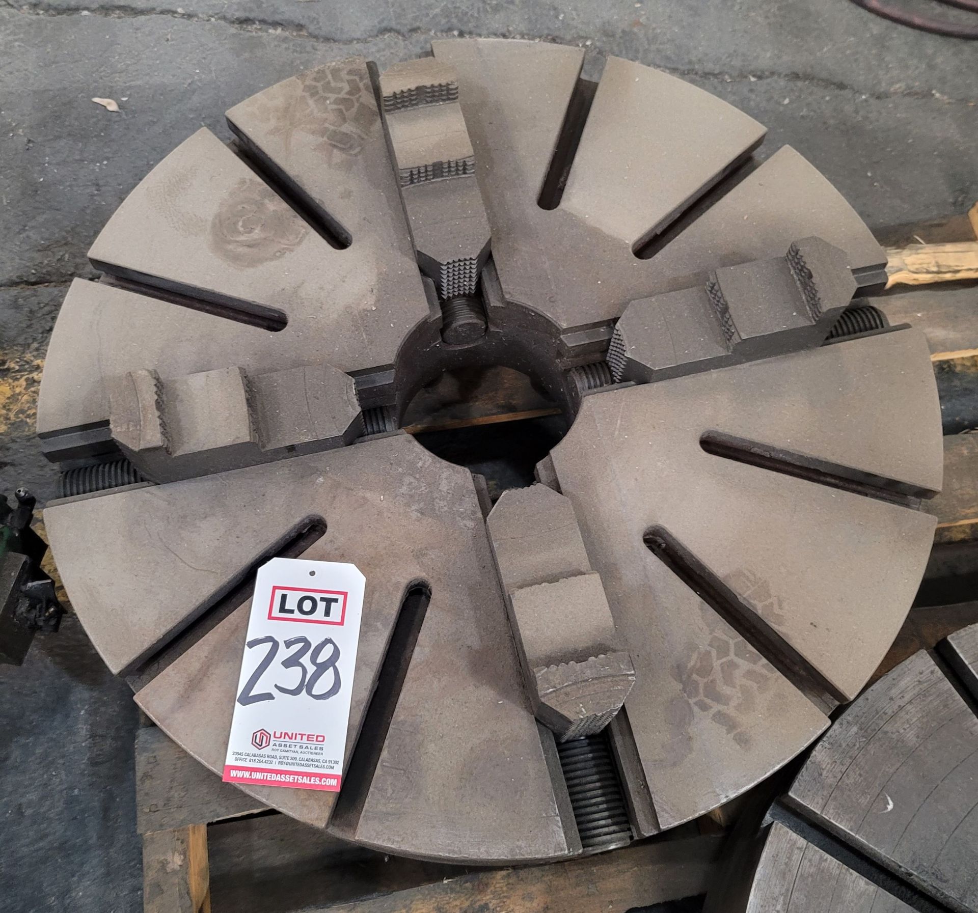 28" 4-JAW CHUCK